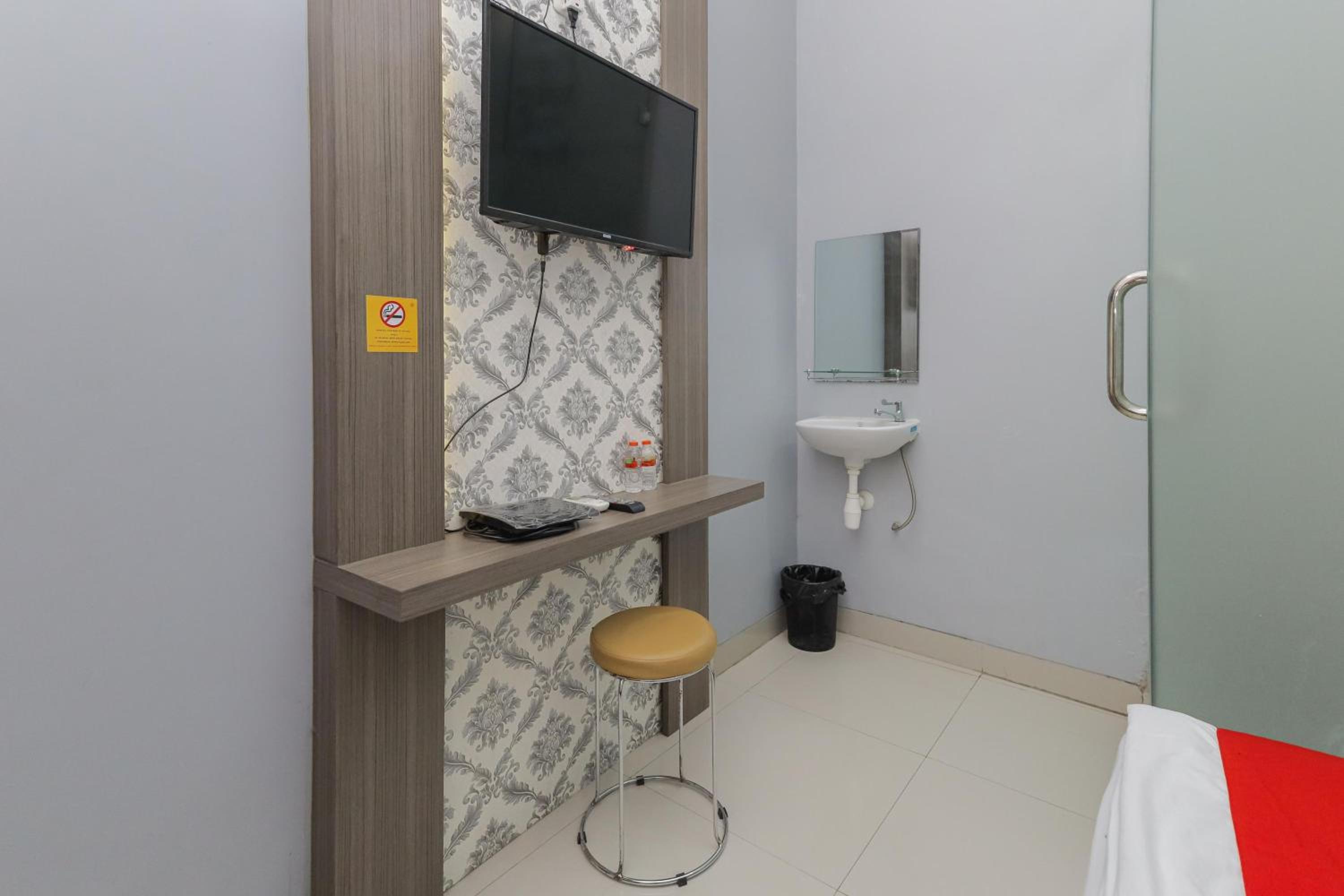 Standard Double Room - Photo 7
