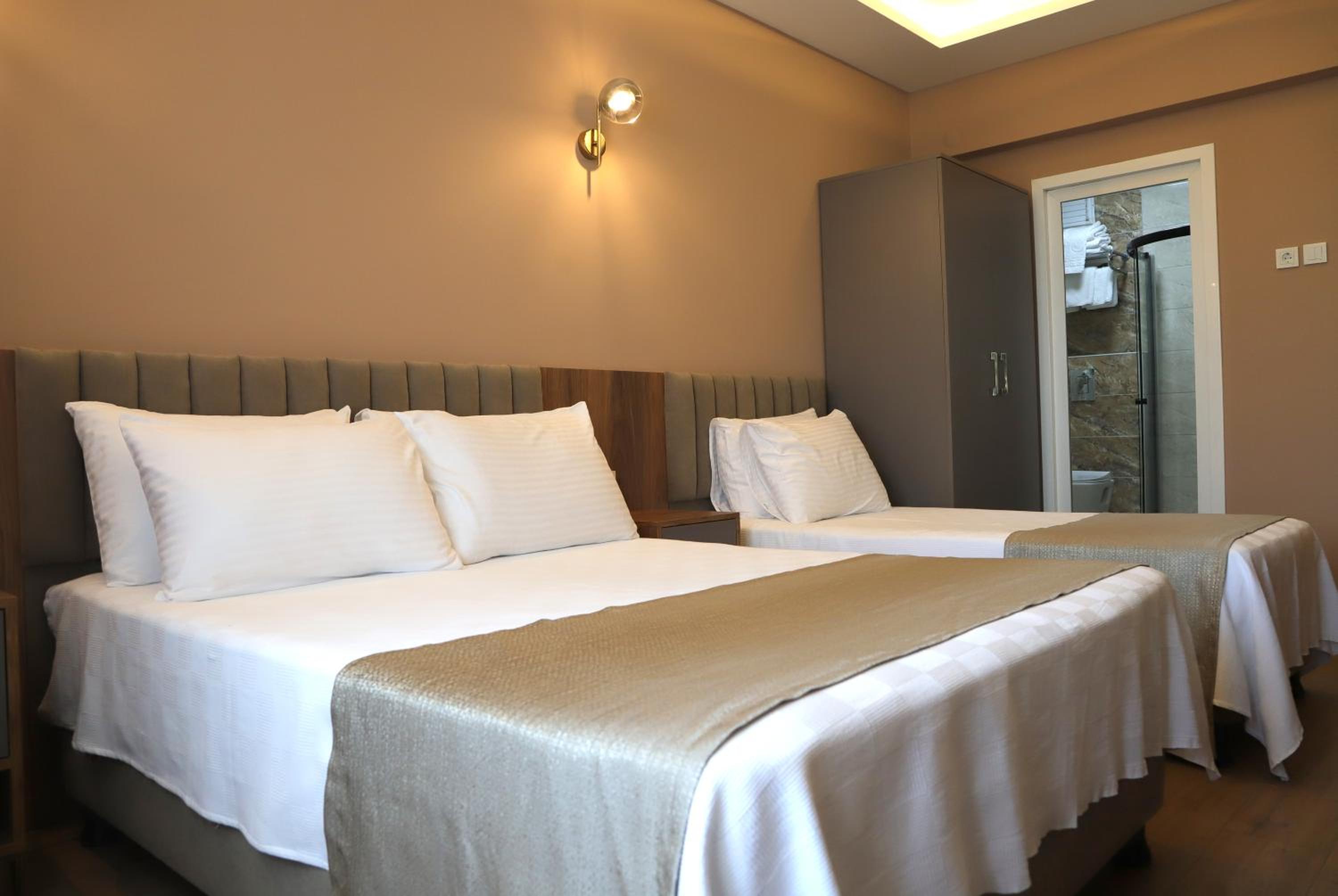 Deluxe Double Room with Balcony and Sea View photo 2