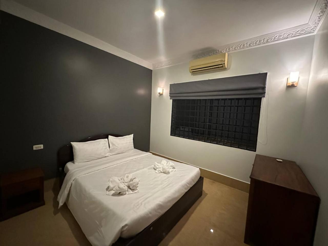 Budget Double Room - Photo 8