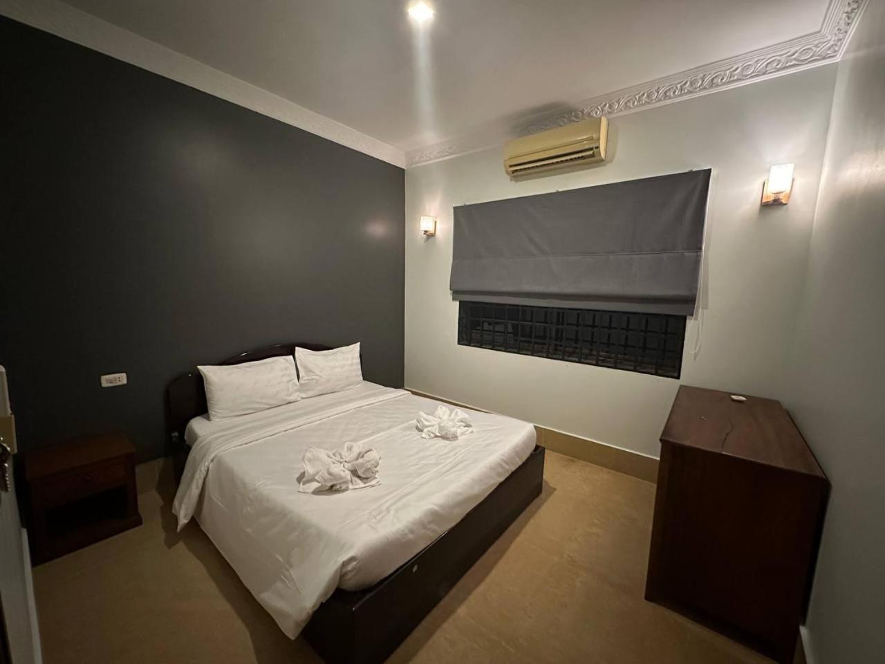 Budget Double Room - Photo 10