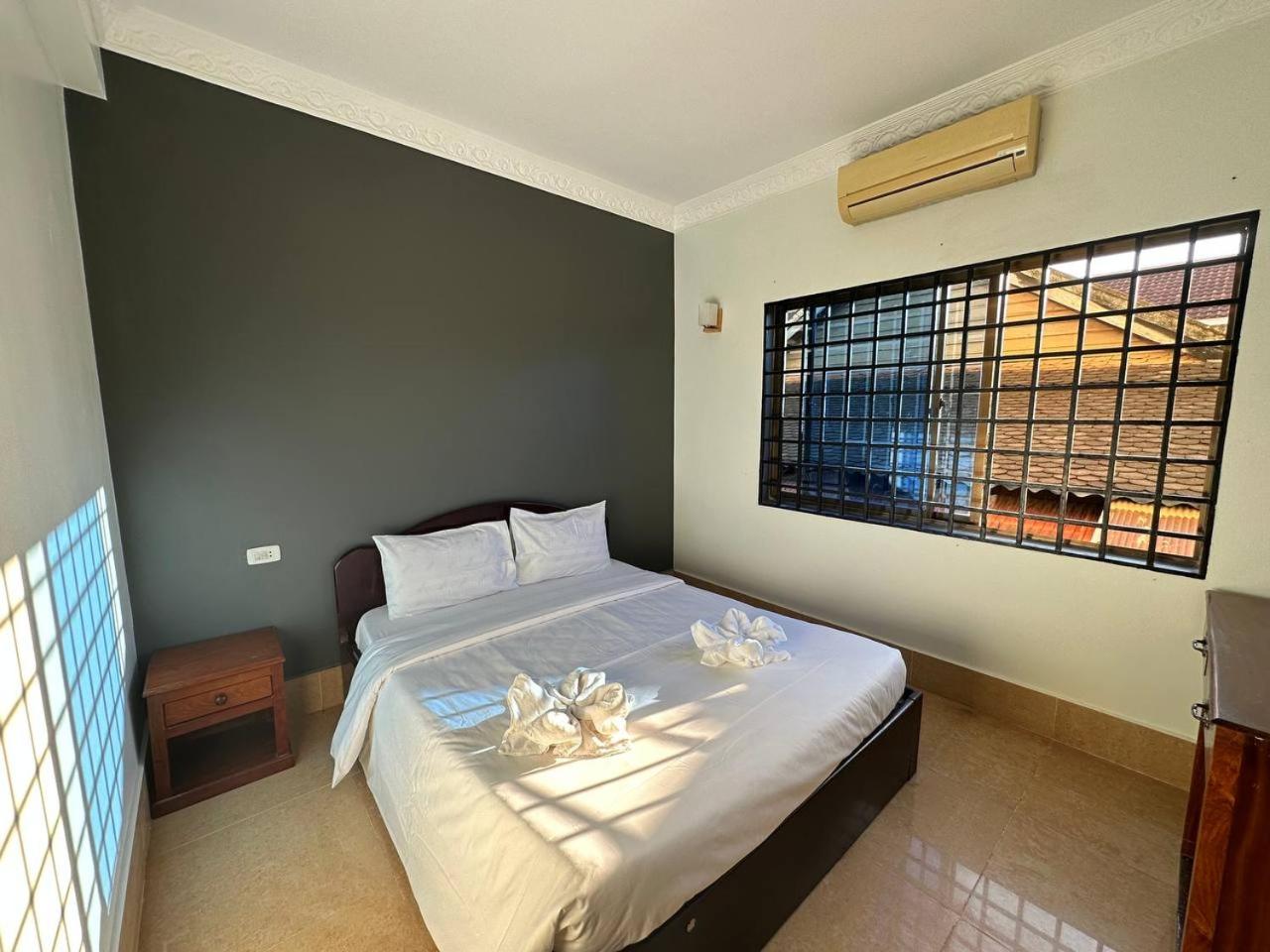 Budget Double Room - Photo 7