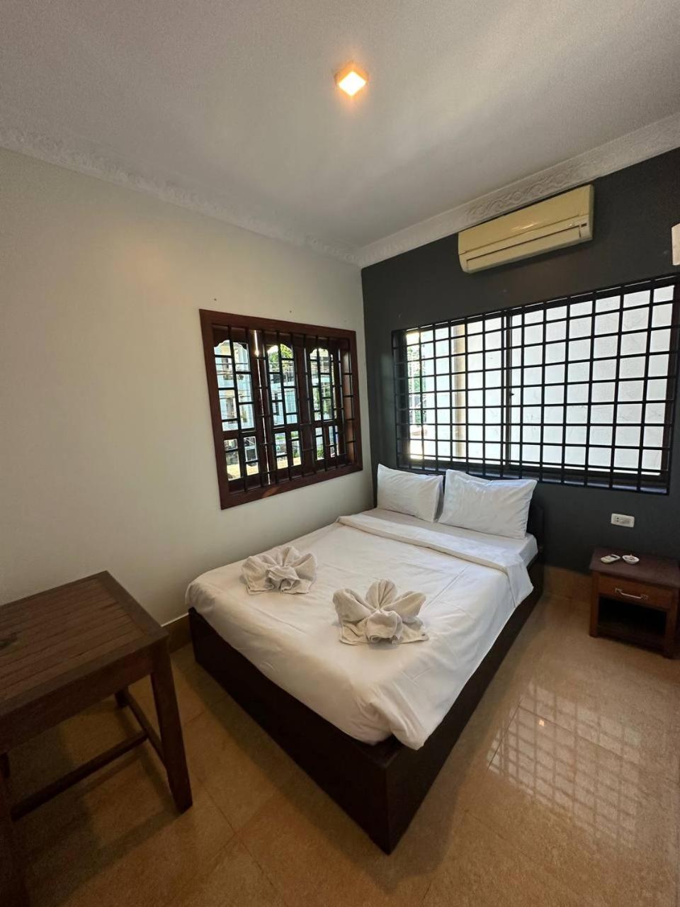 Budget Double Room - Photo 6