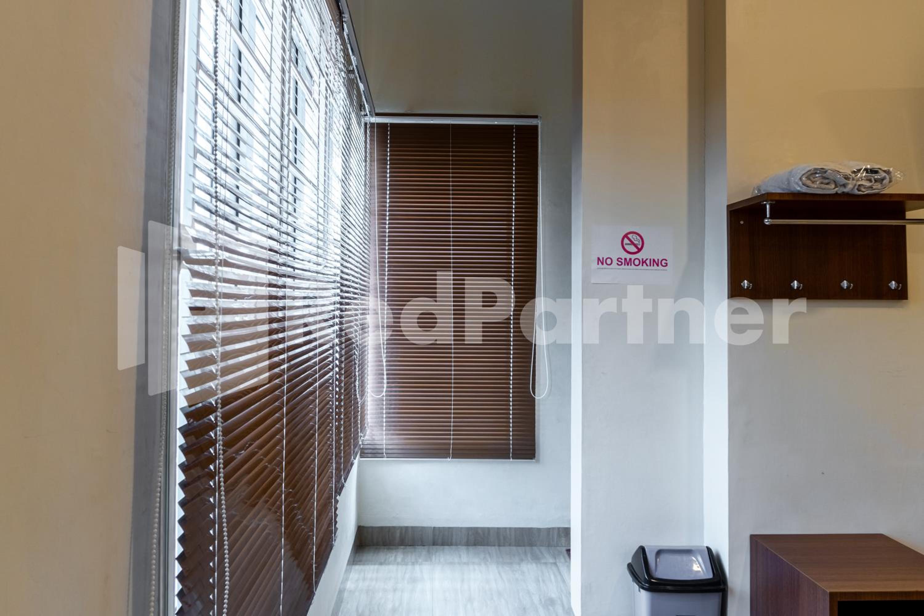 Family Room - Photo 3