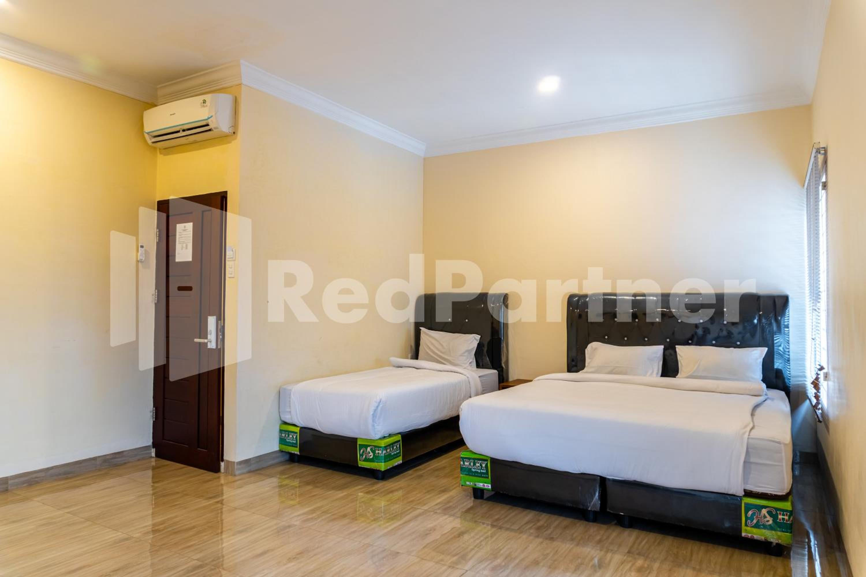 Family Room - Photo 4