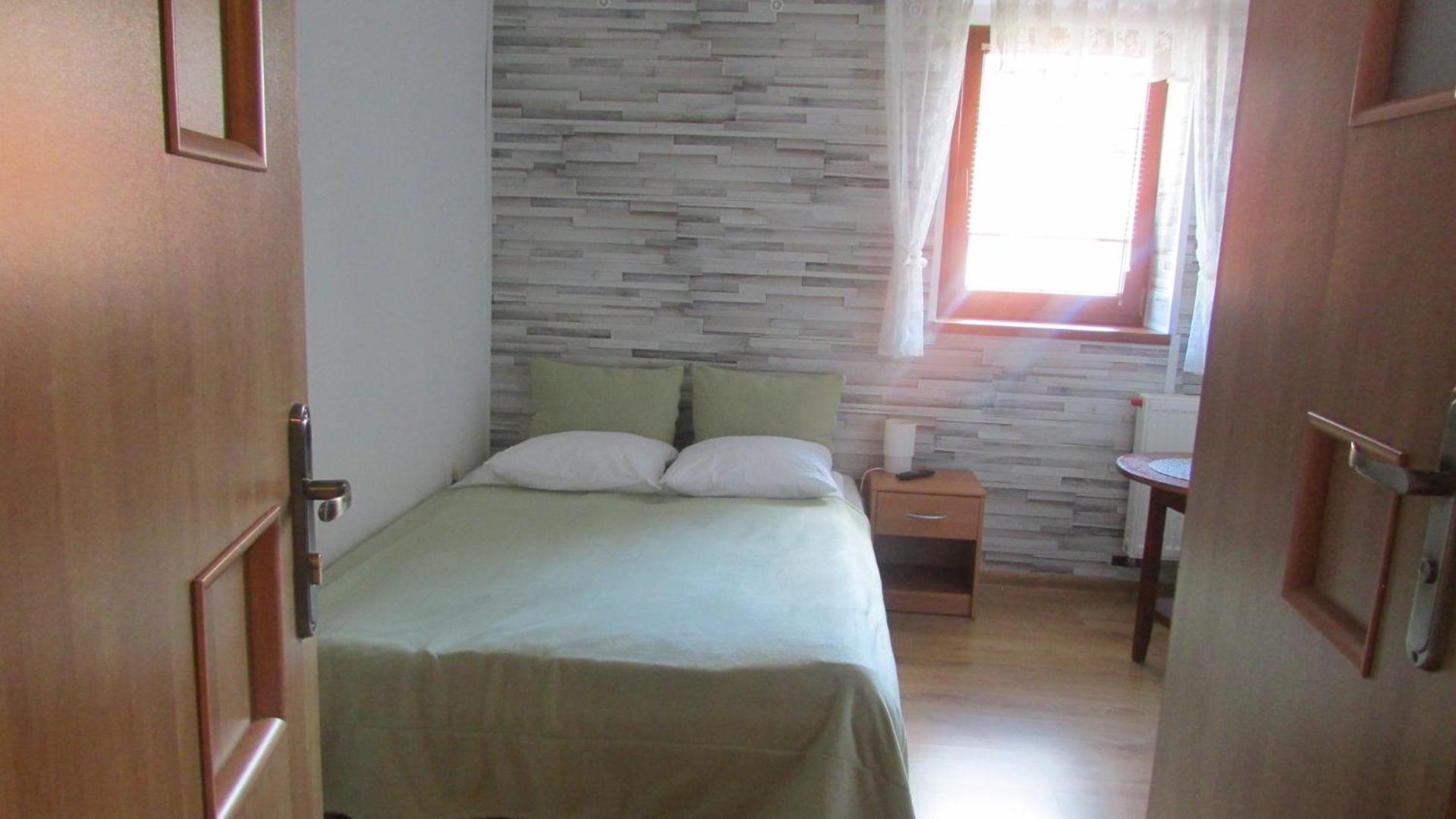 Double Room - Photo 10