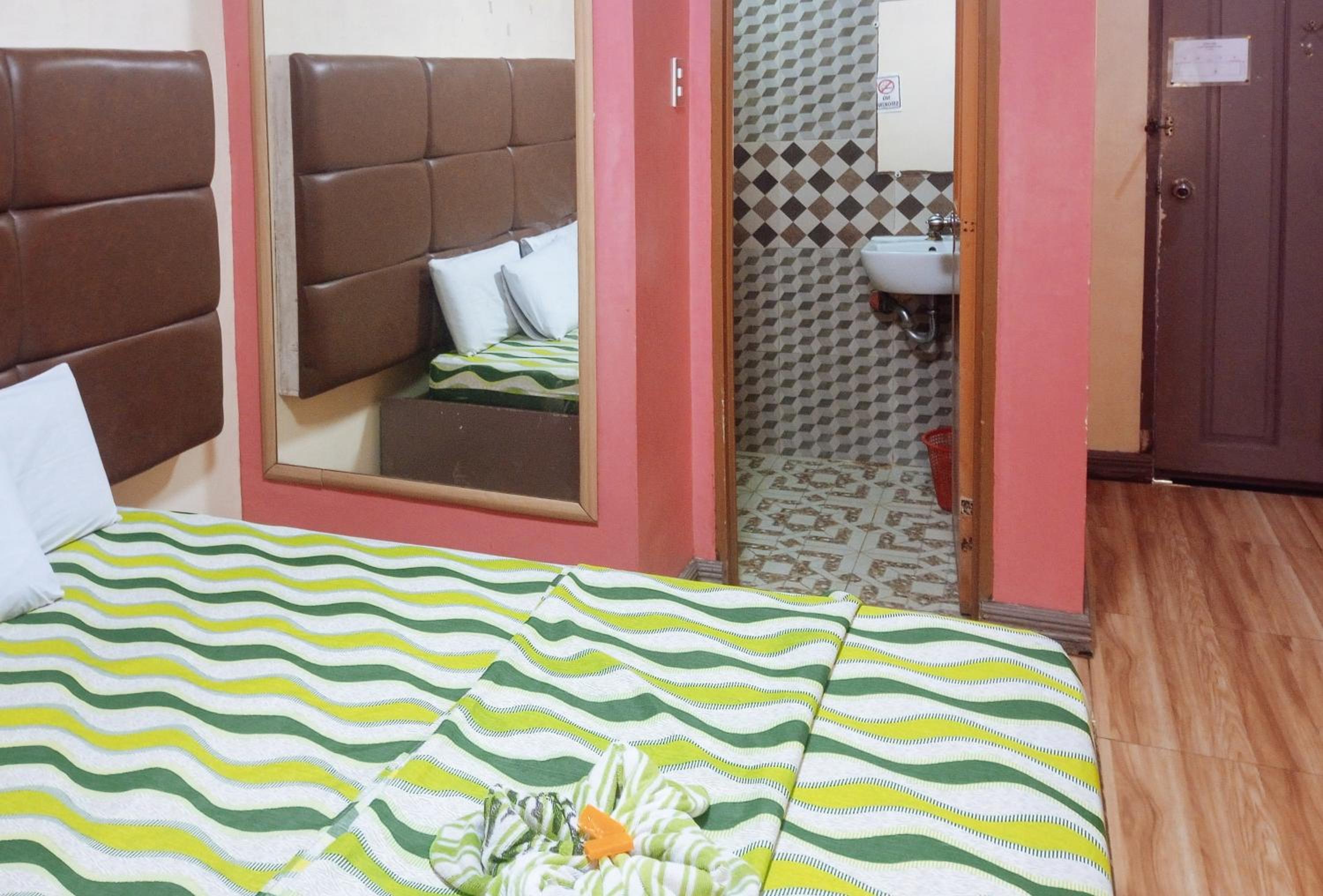 Deluxe Room - Photo 9