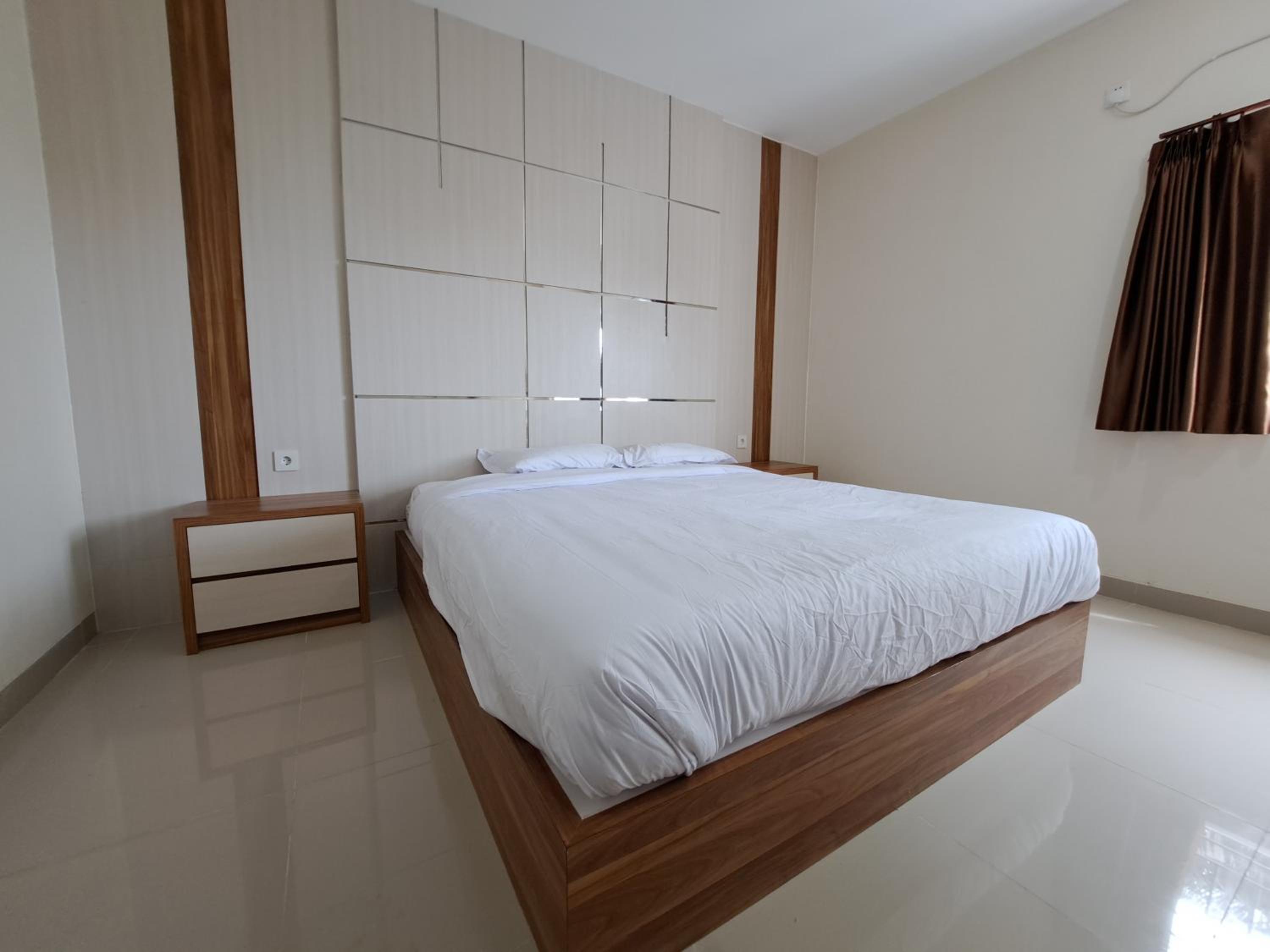 Deluxe King Room - Photo 1