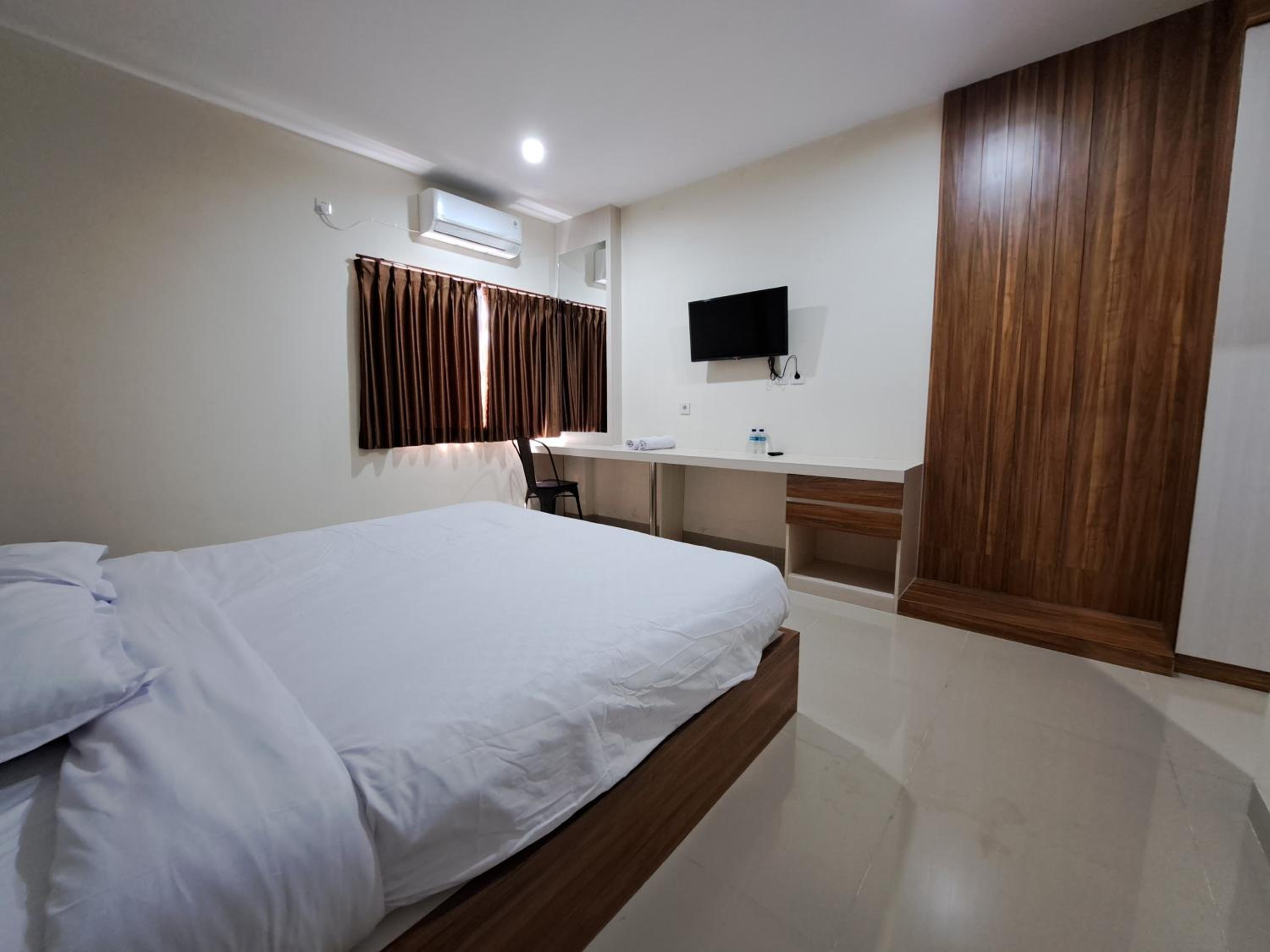 Deluxe King Room - Photo 3