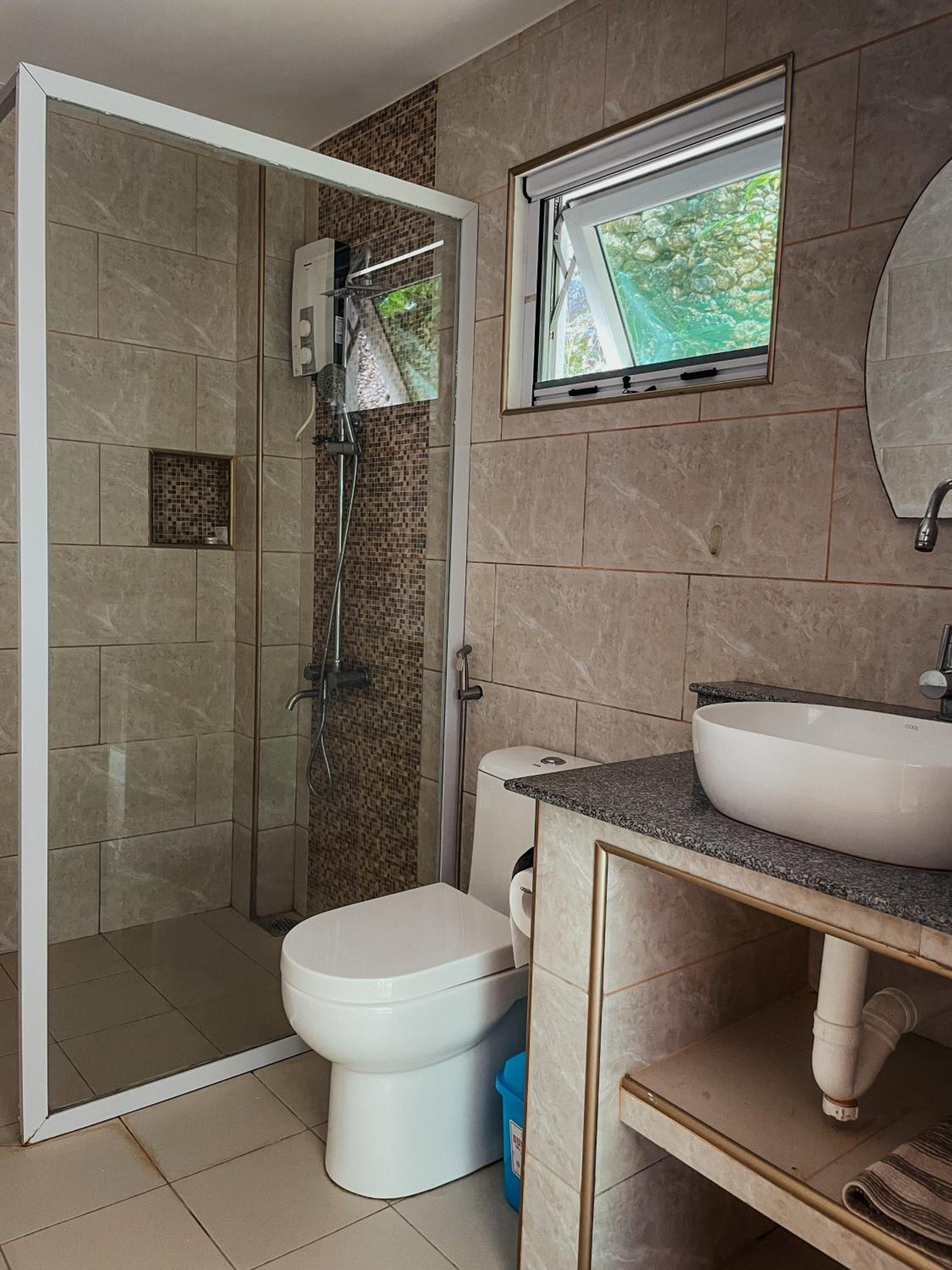 Superior Bungalow - Photo 5