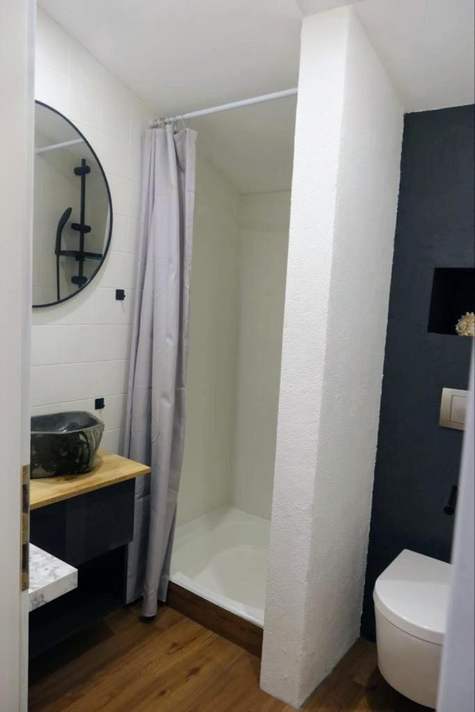 One-Bedroom Apartment - Photo 6