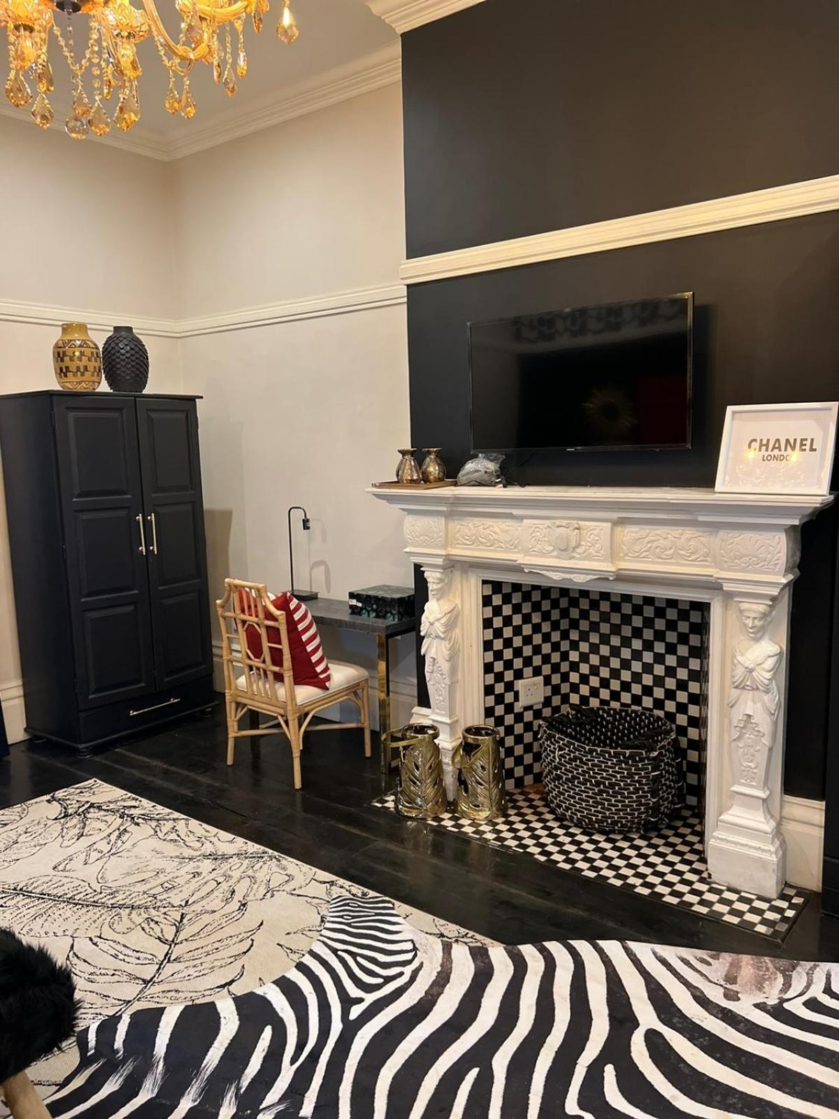Deluxe King Suite photo 2