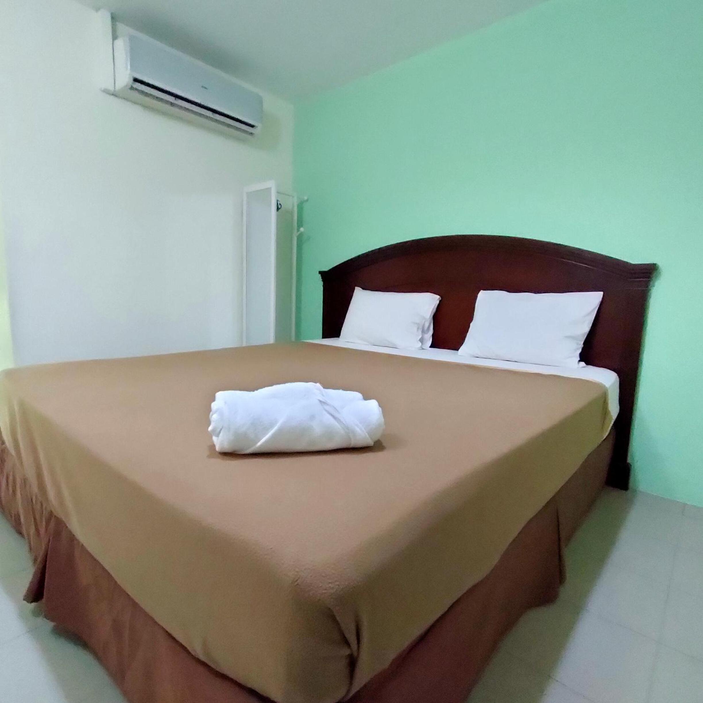 Standard Double Room - Photo 8