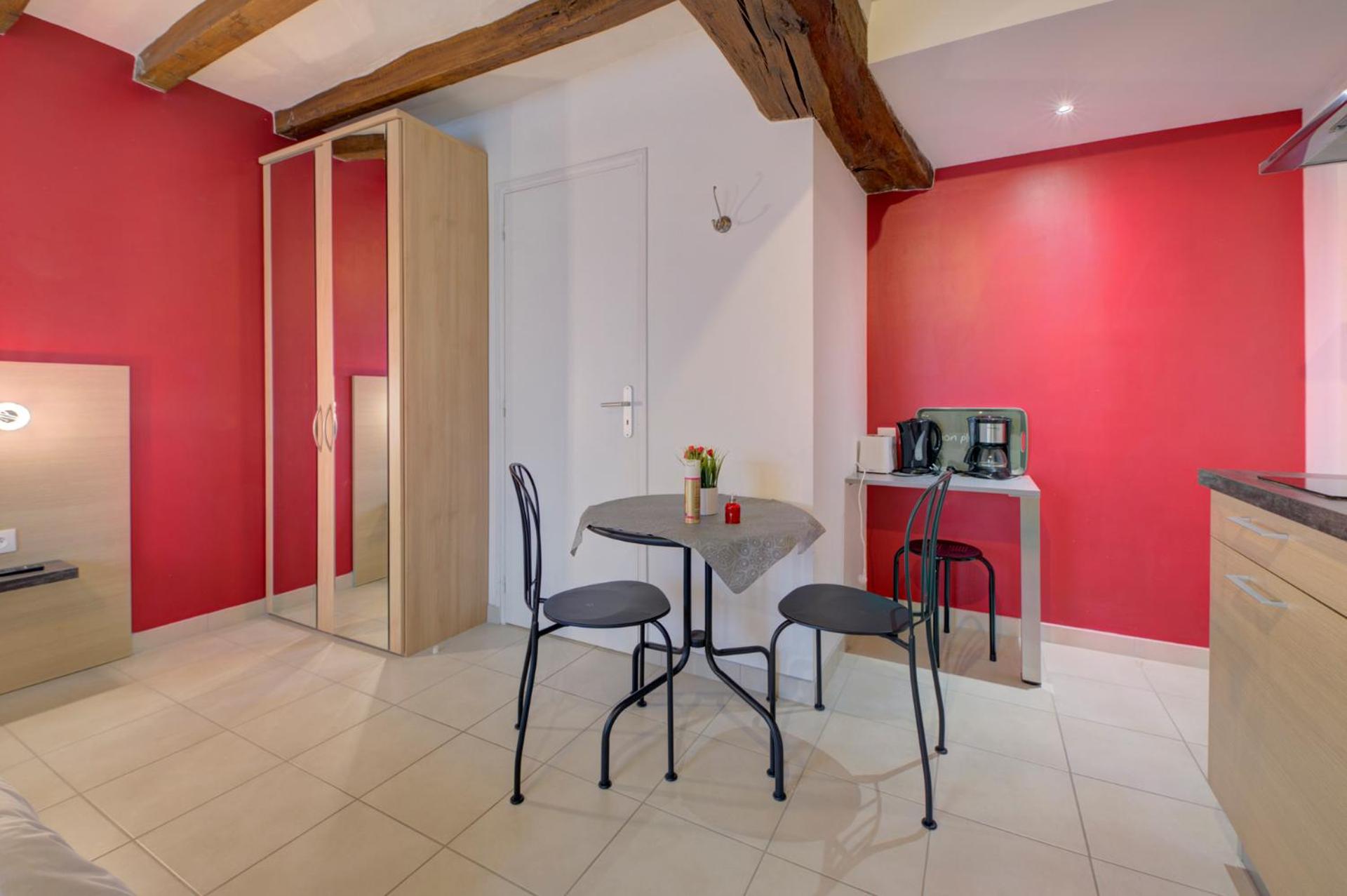 Studio Apartment - Photo 12