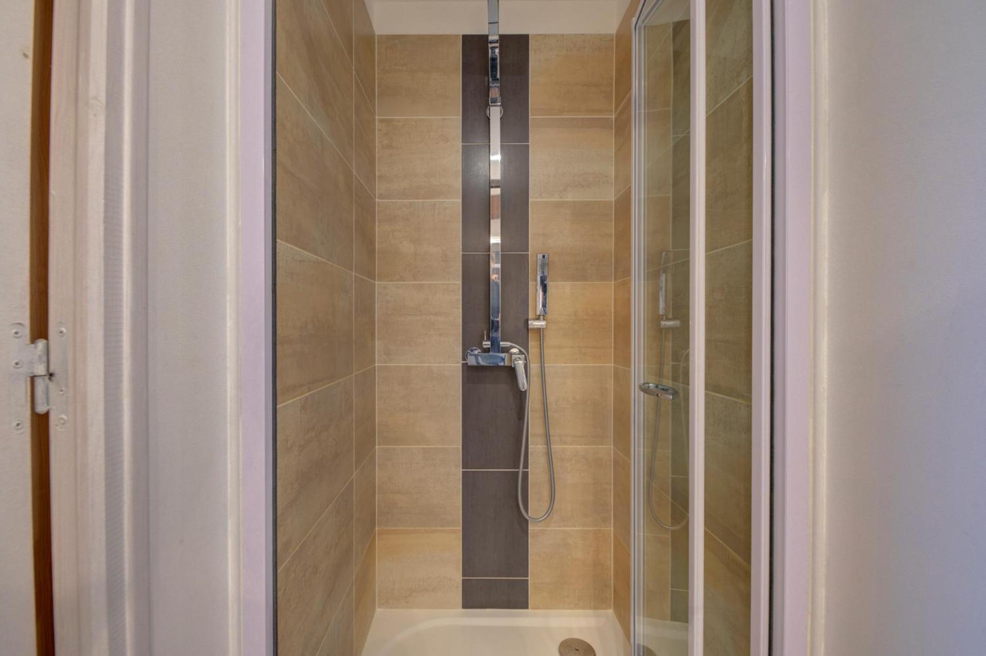Studio Apartment - Photo 19