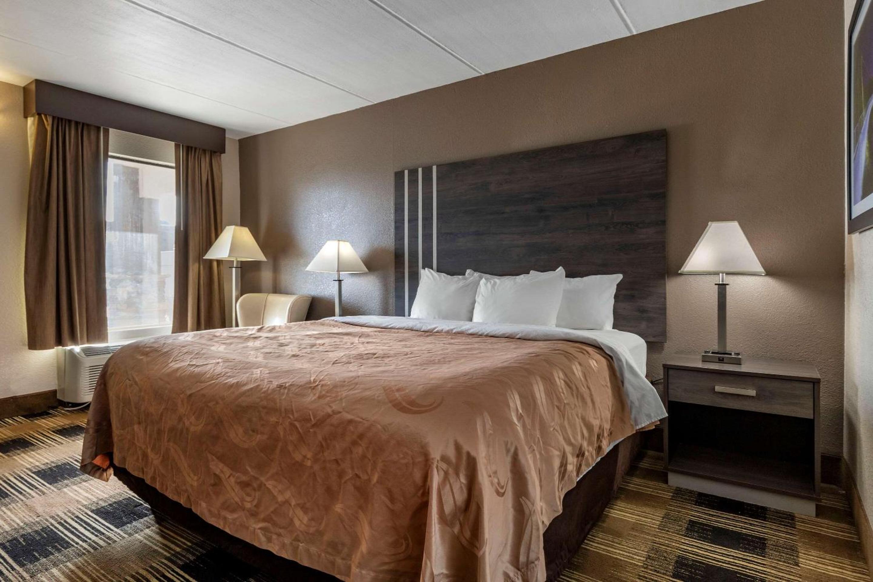 King Room - Non-Smoking - Photo 1