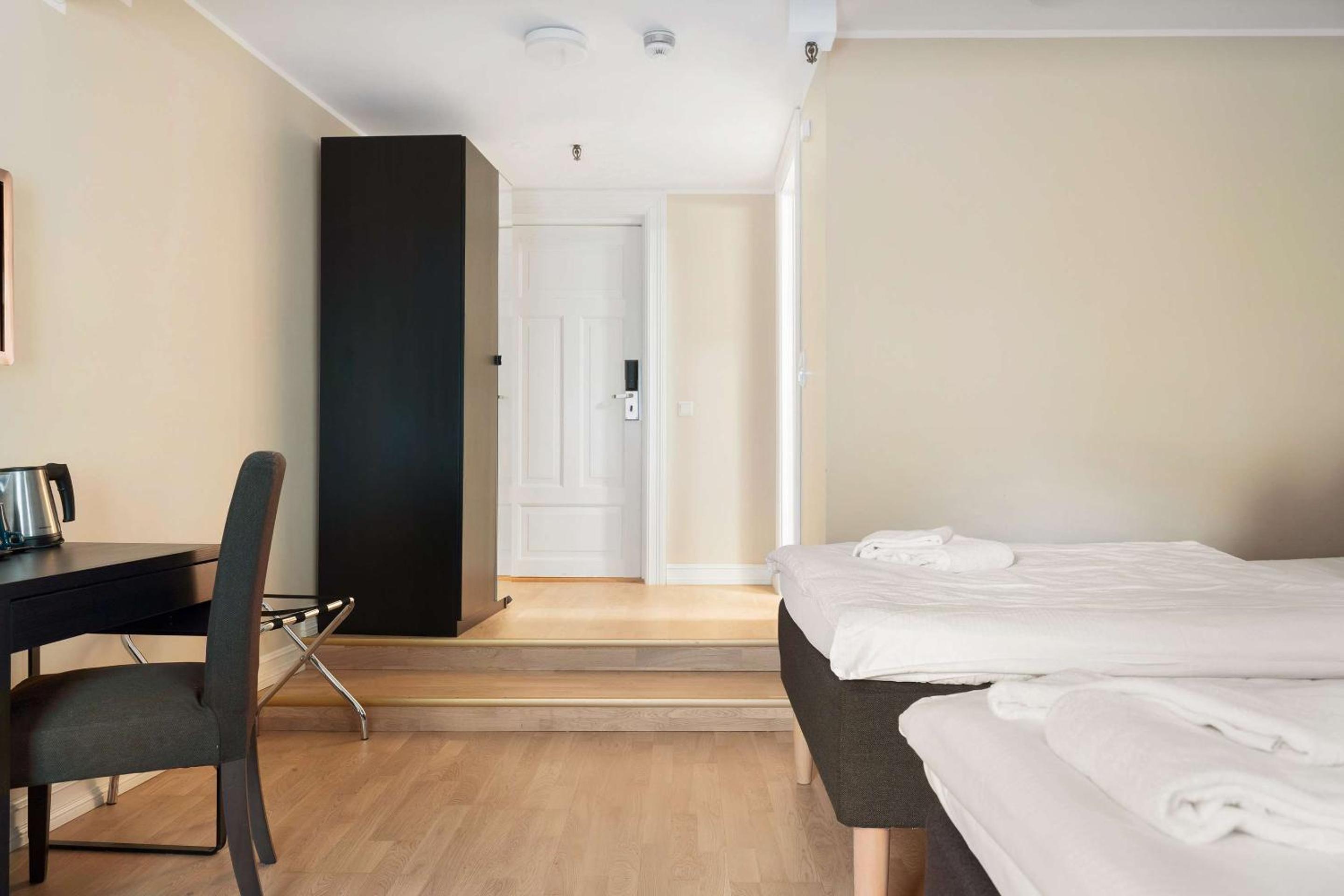 Standard Twin Room - Photo 5