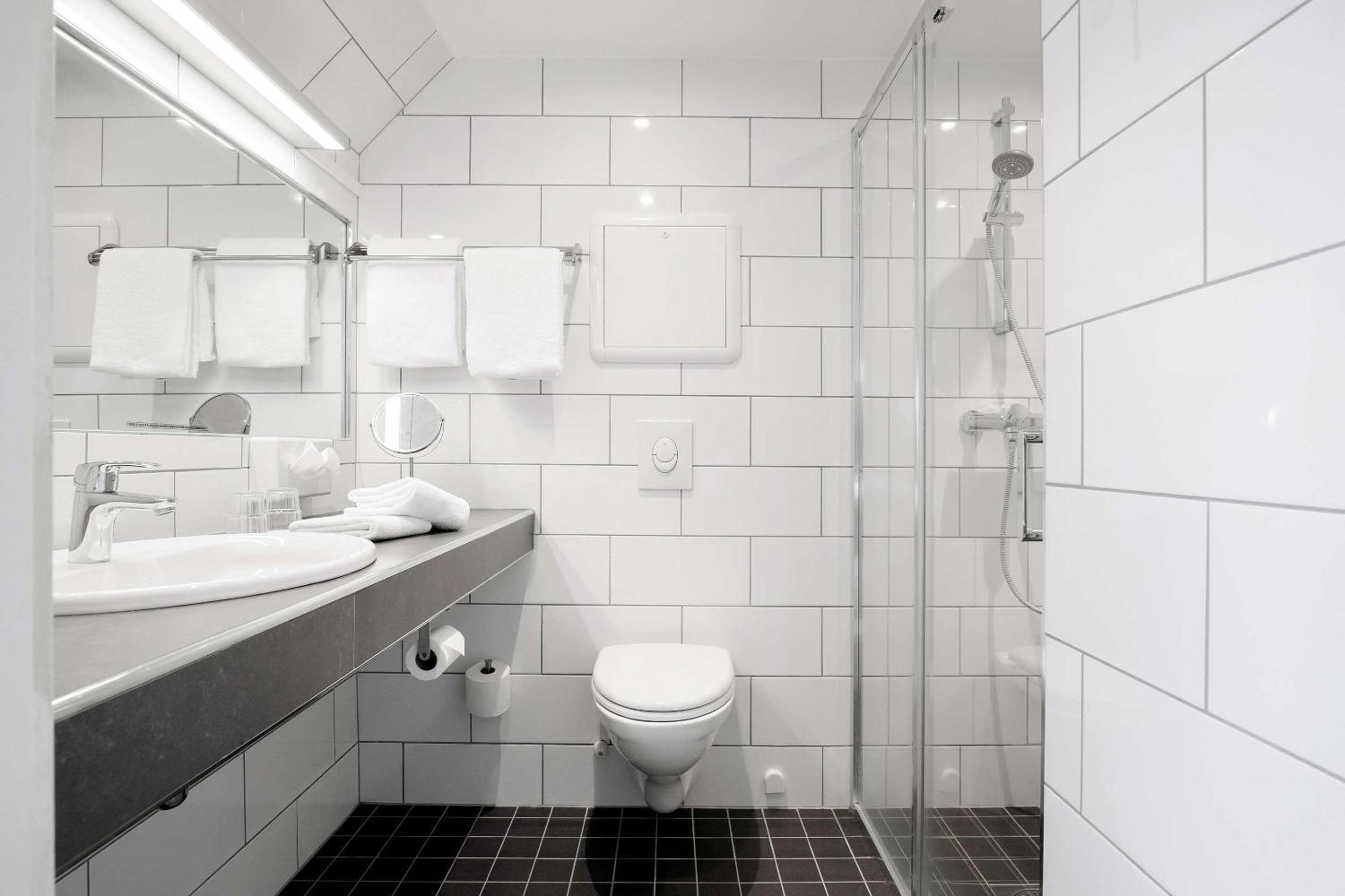 Standard Twin Room - Photo 4
