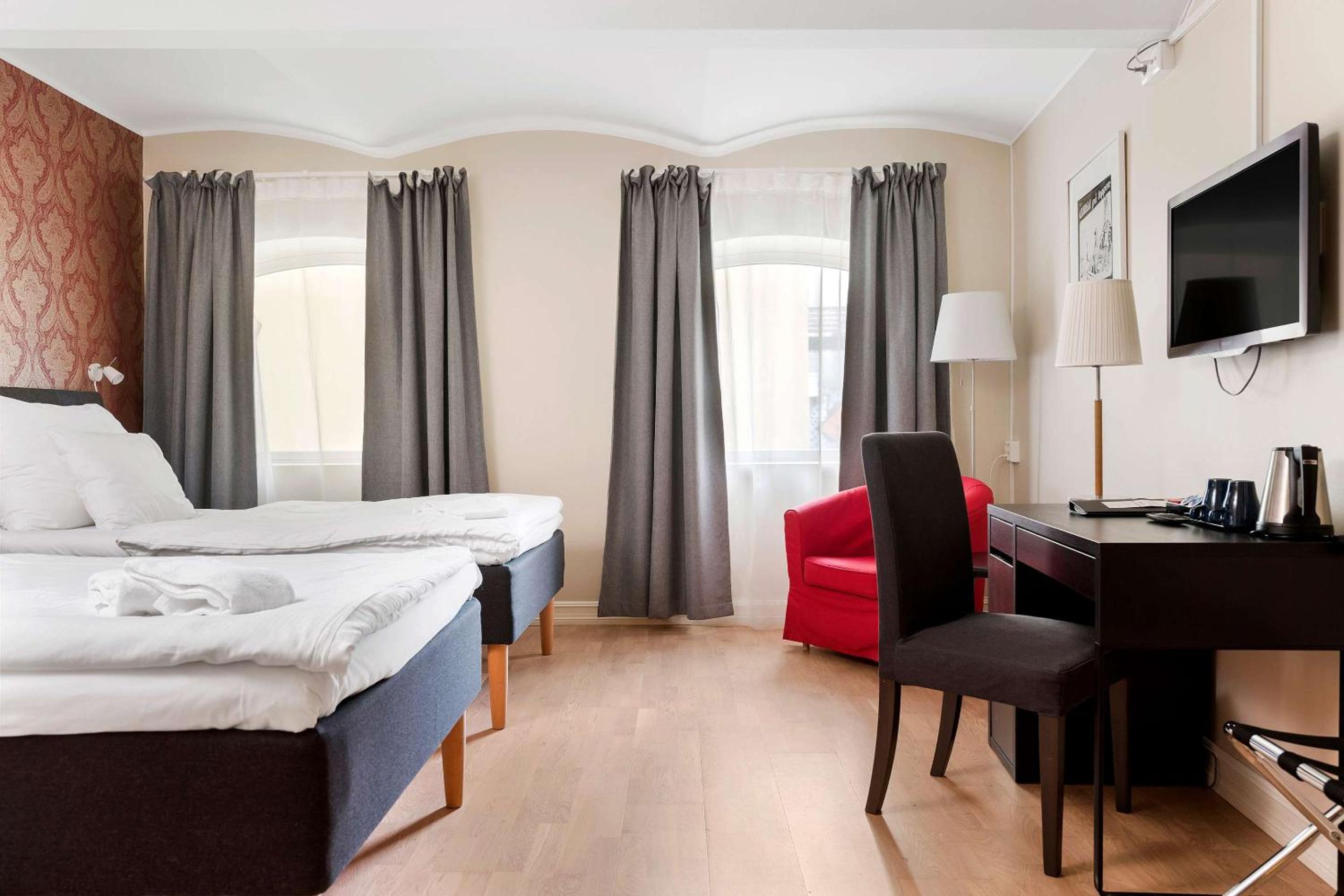Standard Twin Room - Photo 2