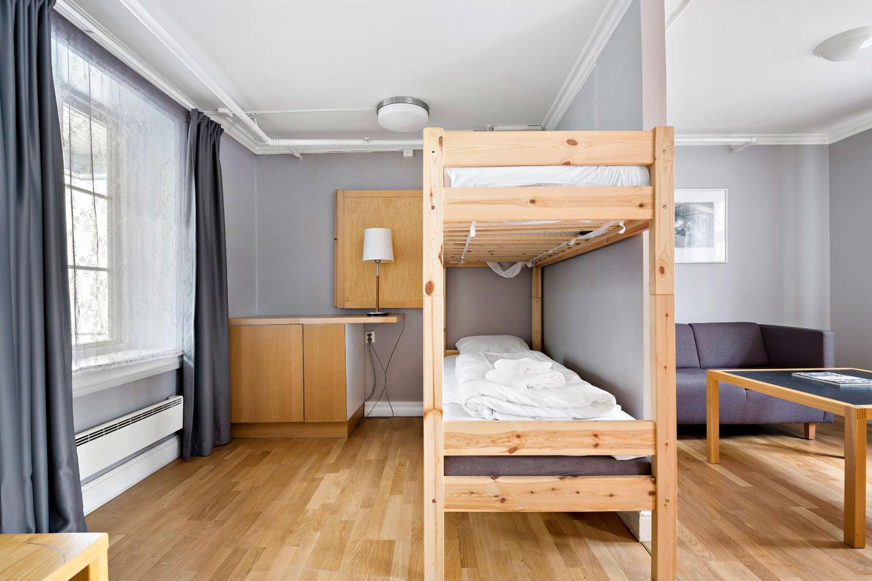 Family Room with Two Single Beds - Non-Smoking - Photo 3