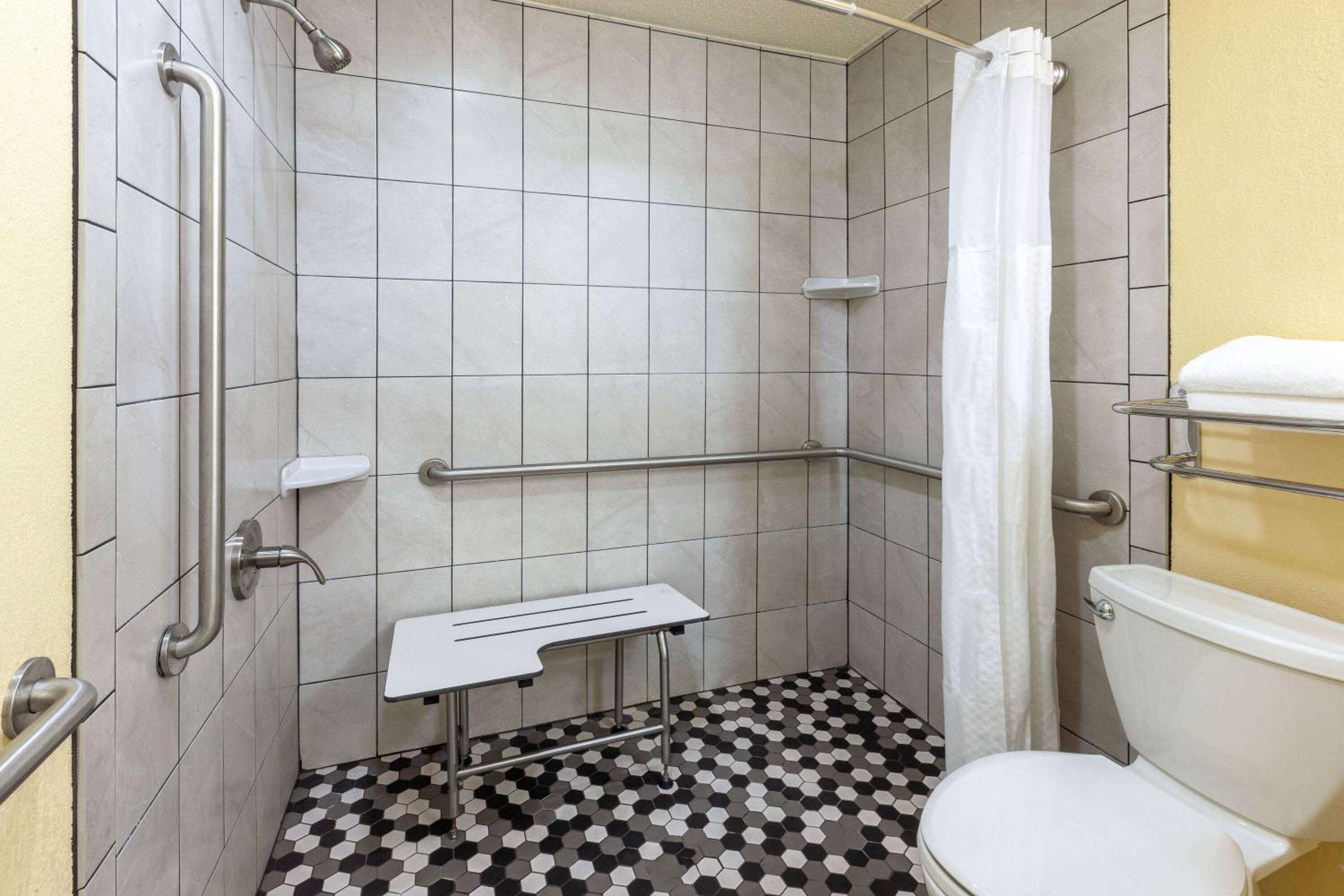 King Room with Roll-In Shower - Mobility Access/Non-Smoking