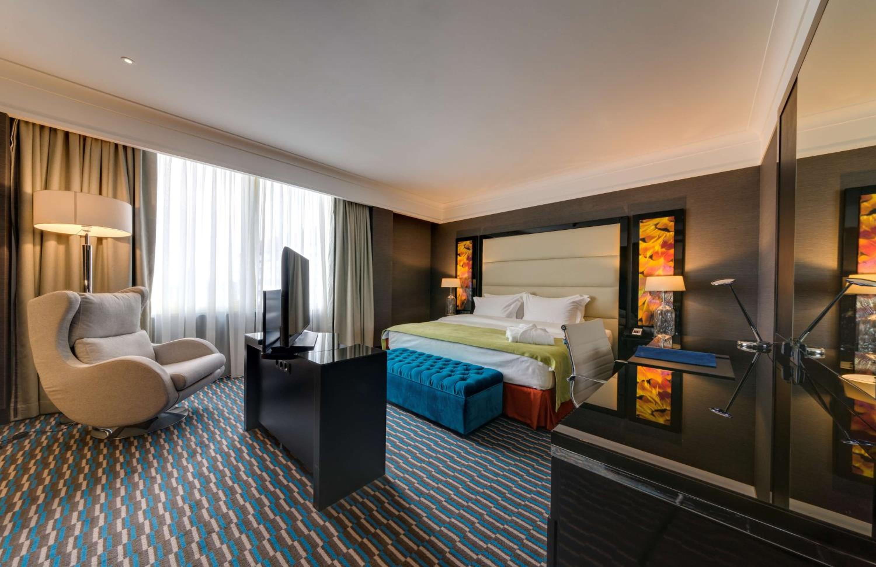 Suite - Photo 2