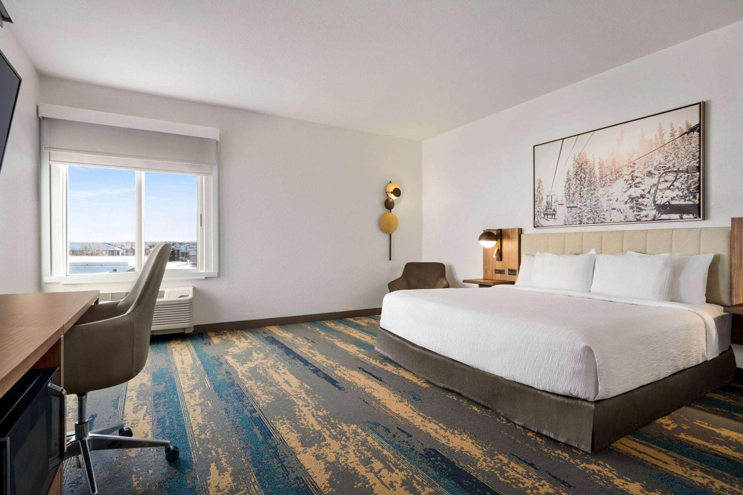 1 King Bed, Mobility Accessible Room, Bathtub w/ Grab Bars, Non-Smoking - Photo 10