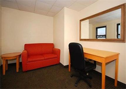 One-Bedroom Queen Suite