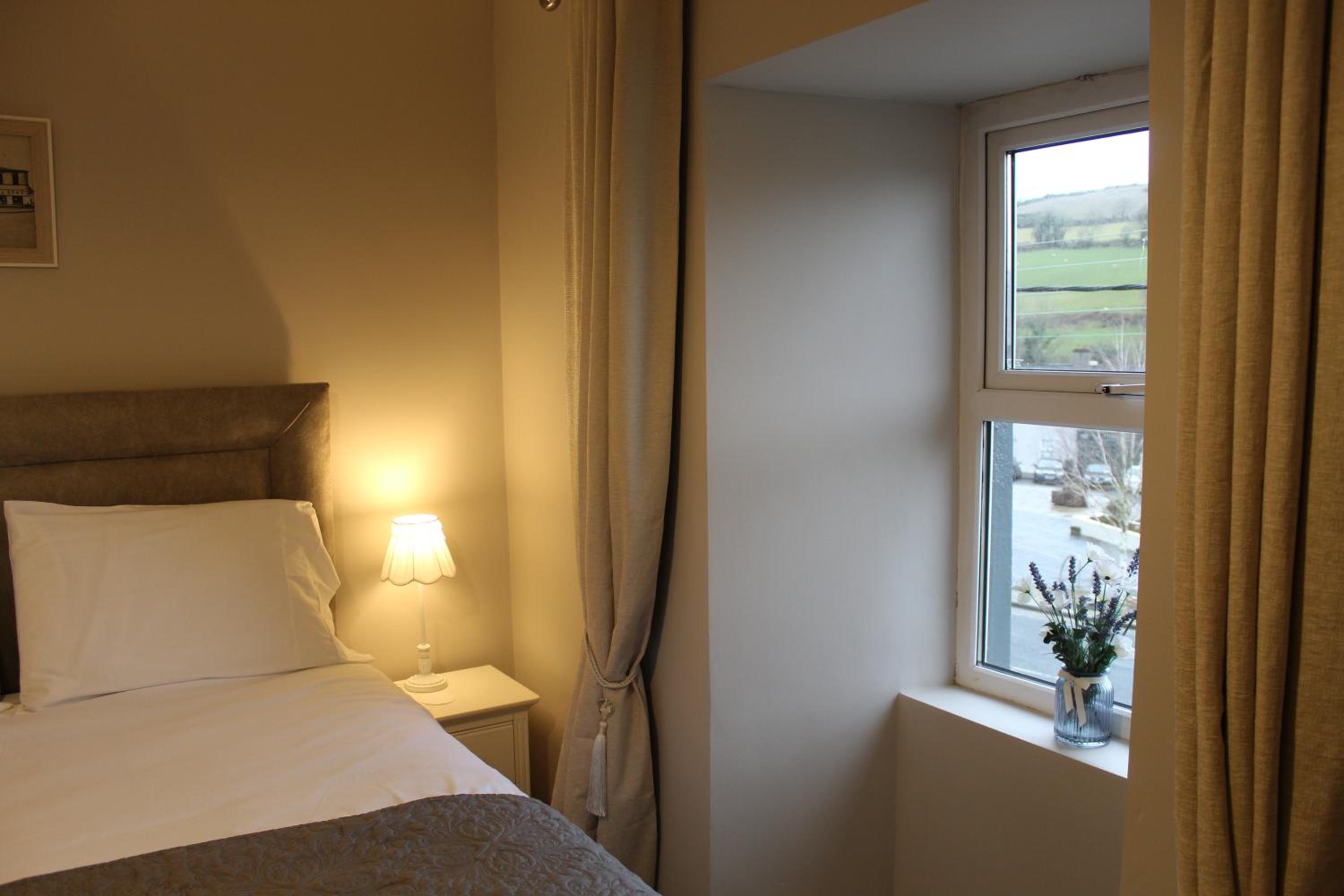 Double Room with Private Bathroom - Photo 7