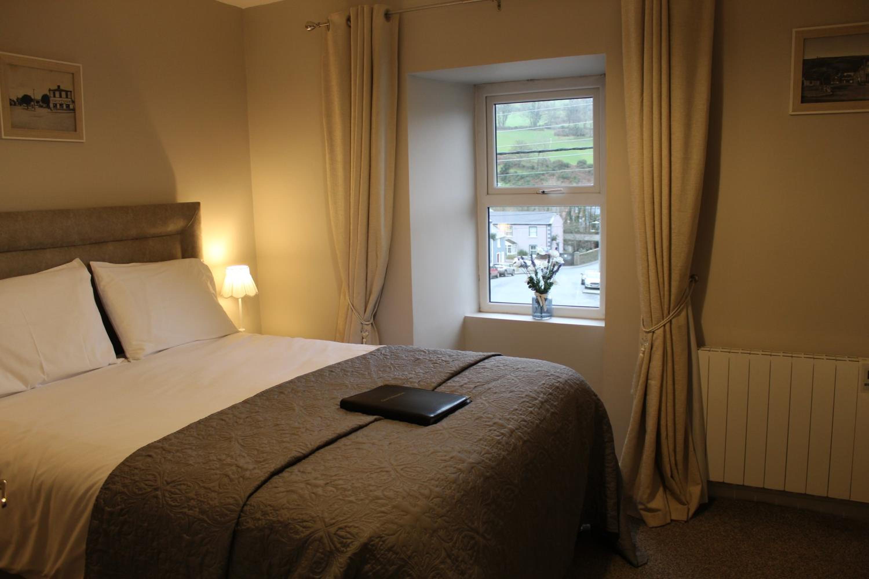 Double Room with Private Bathroom - Photo 9