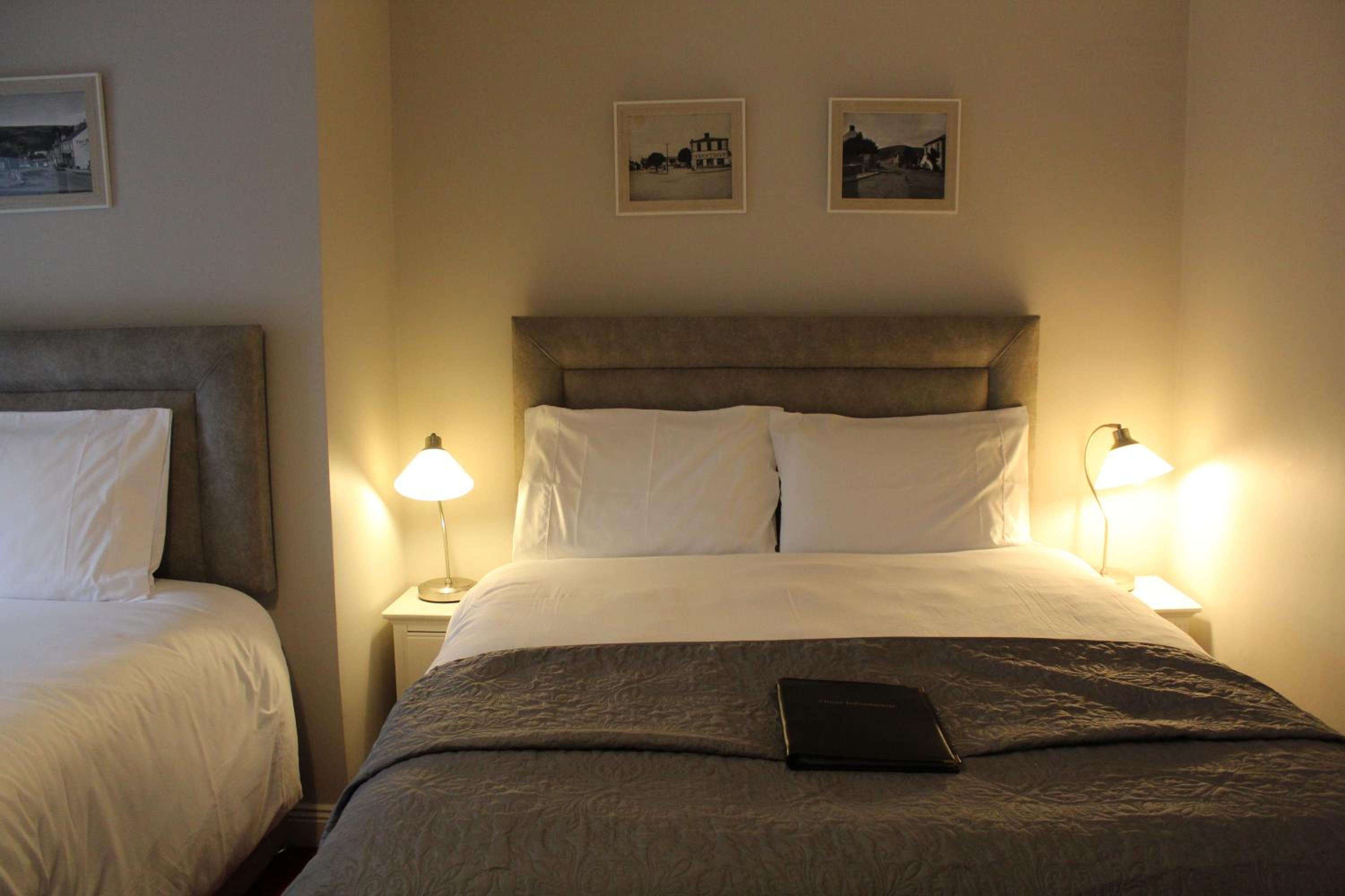 Twin Room with Private Bathroom - Photo 23