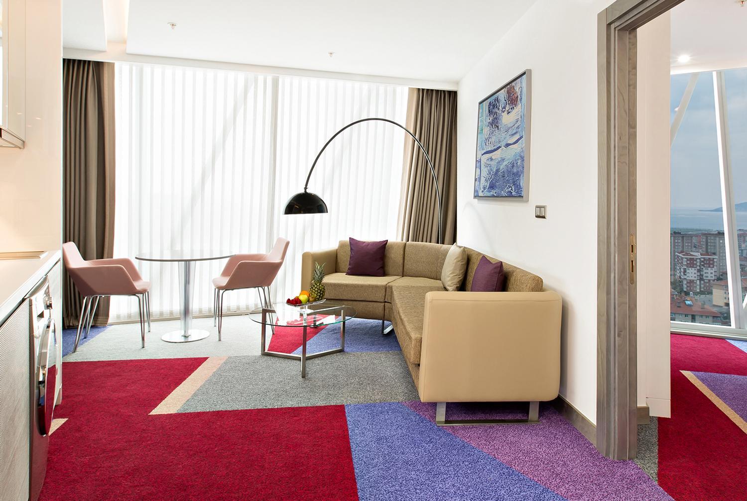 One Bedroom Suite with City View photo 1