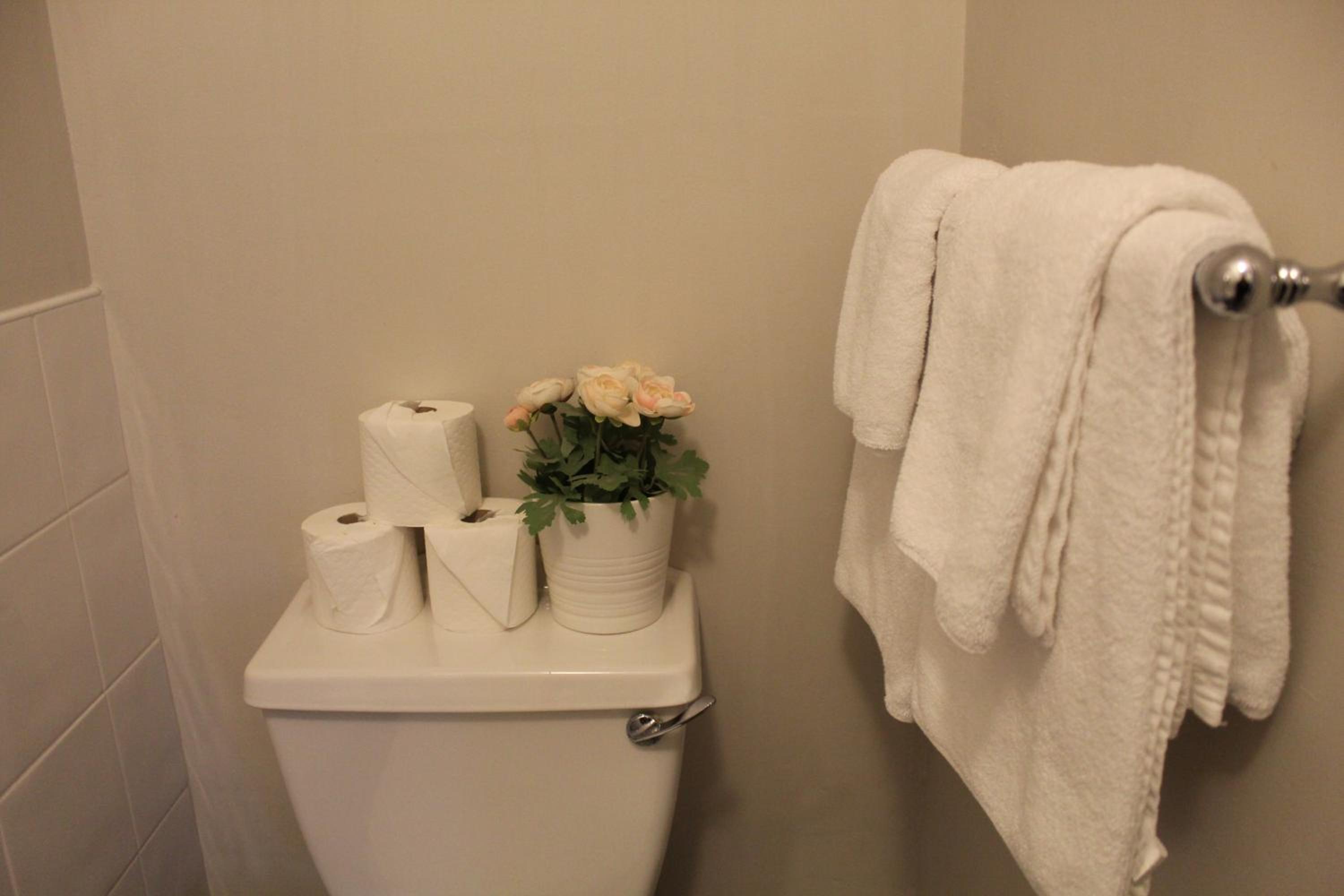 Twin Room with Private Bathroom - Photo 13