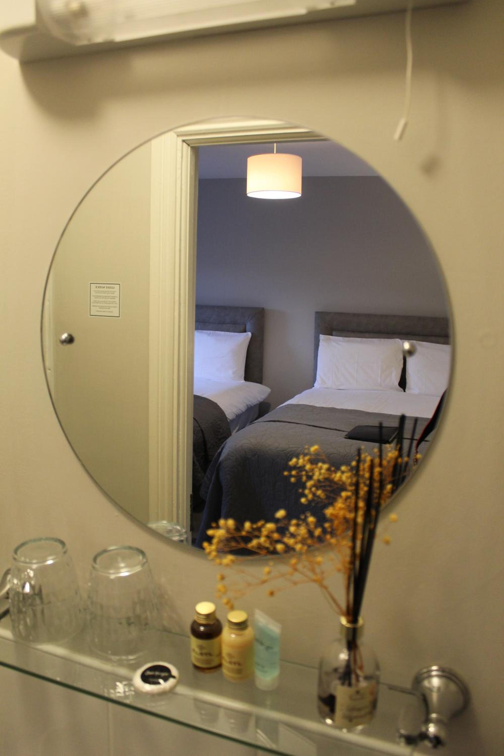 Twin Room with Private Bathroom - Photo 14