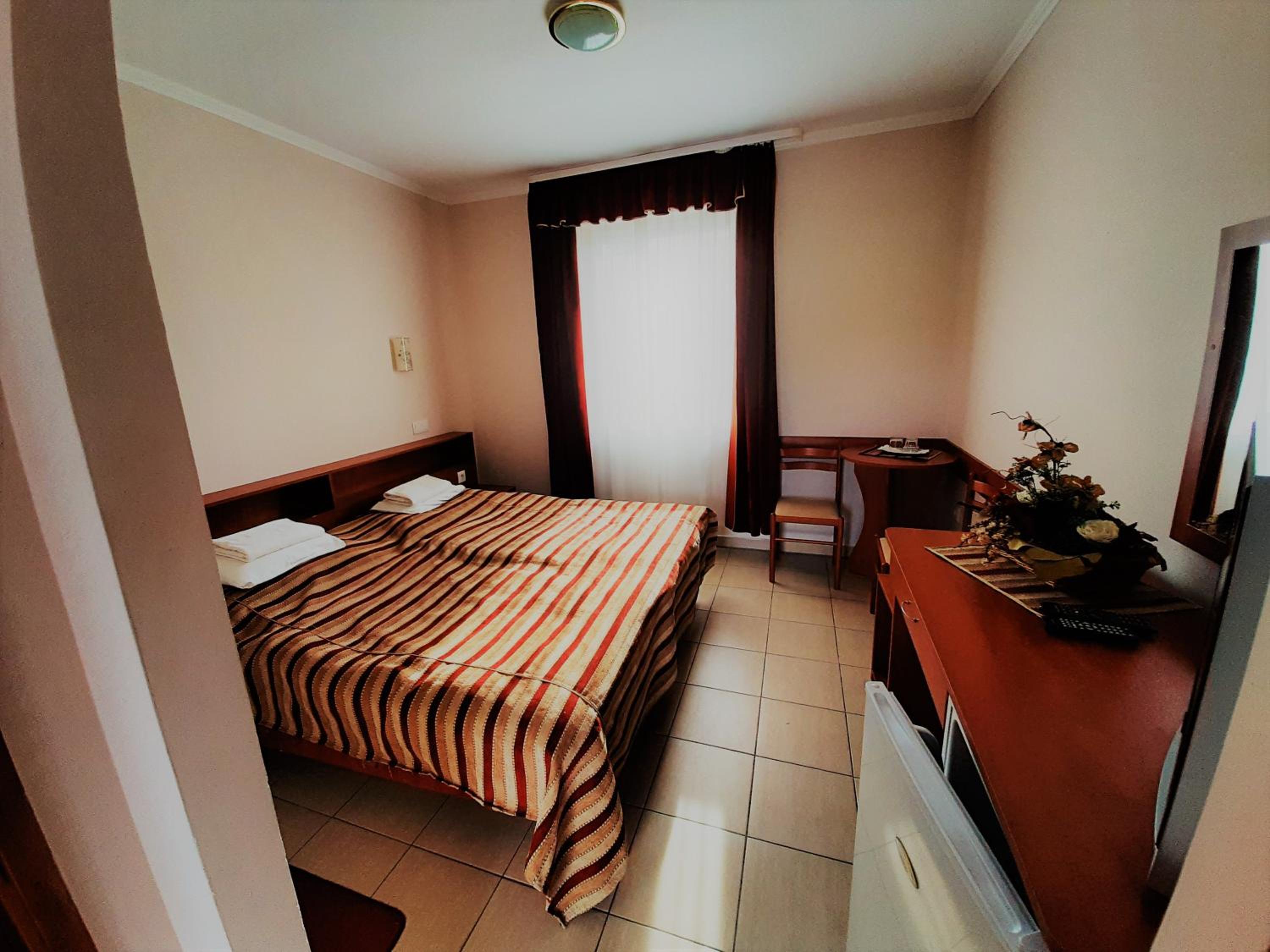 Standard Queen Room photo 1