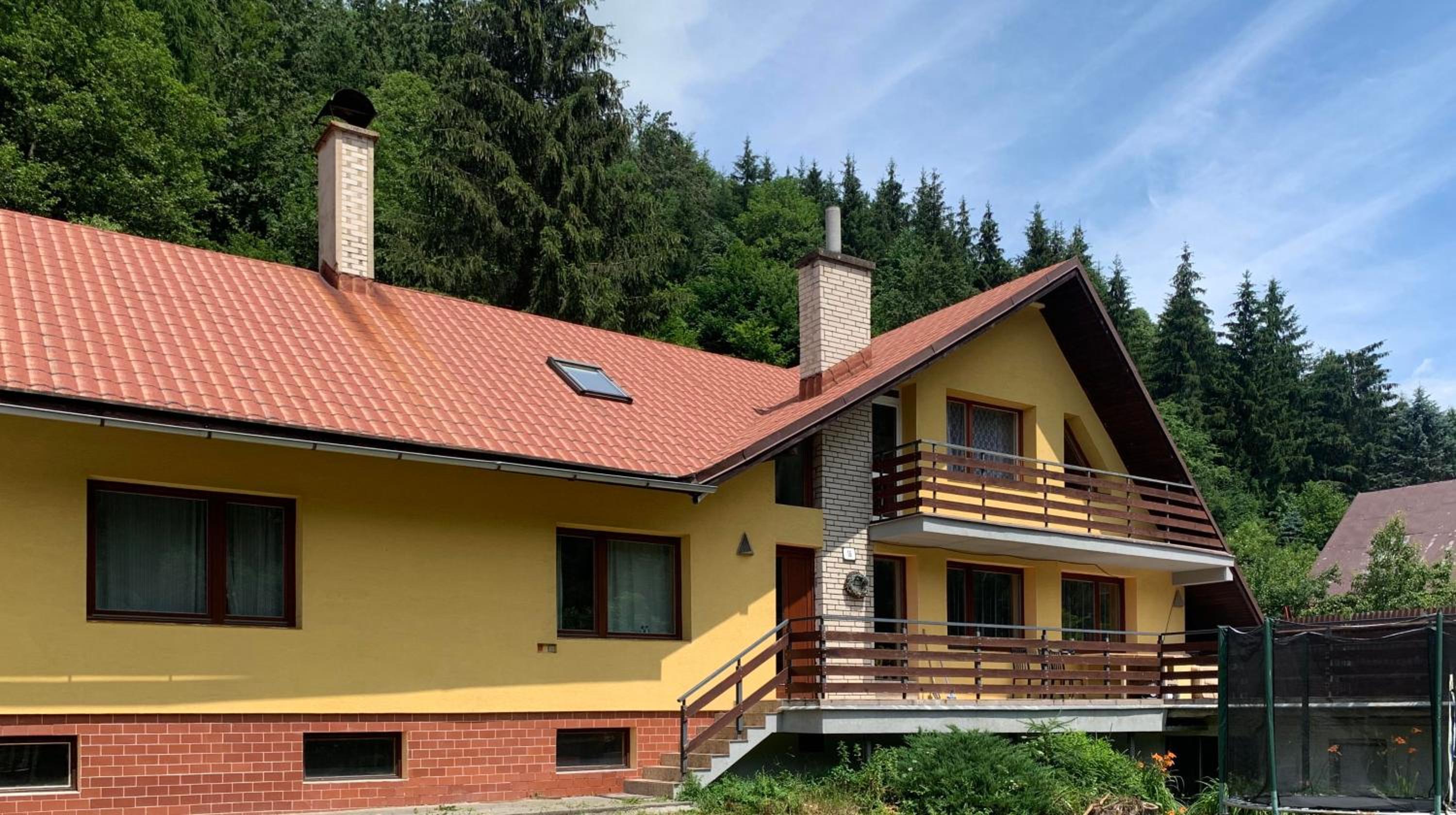 Eight-Bedroom House - Photo 1