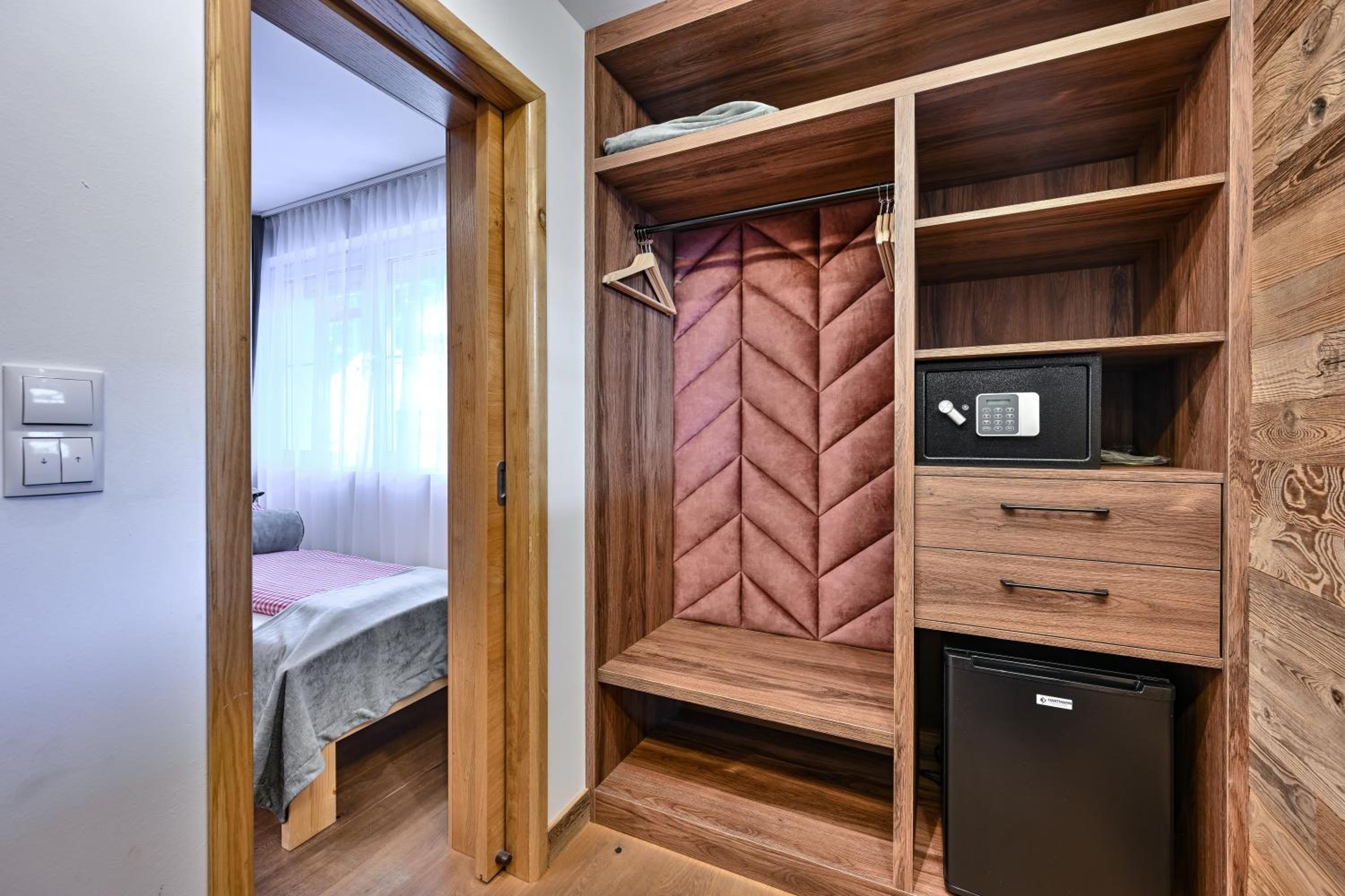 Deluxe Double Room with Extra Bed photo 2