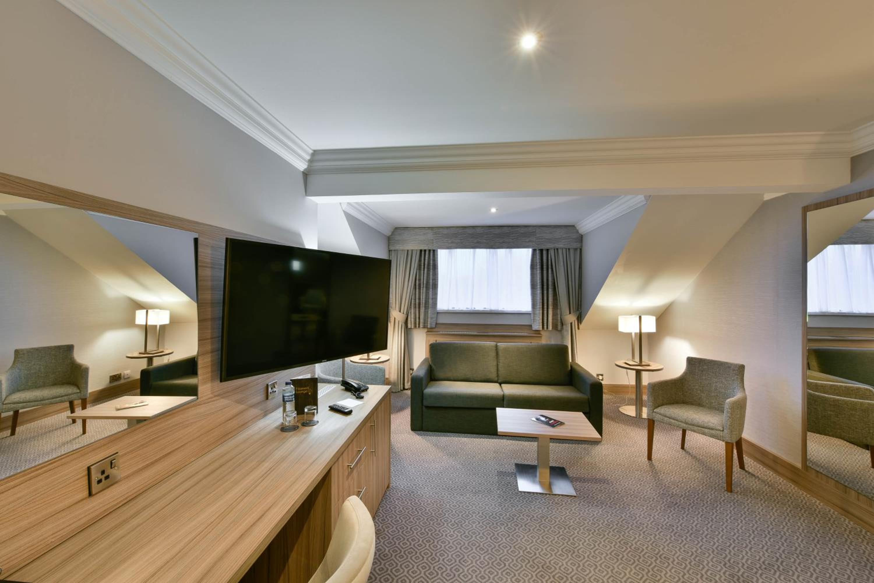 One-Bedroom Suite - Photo 1