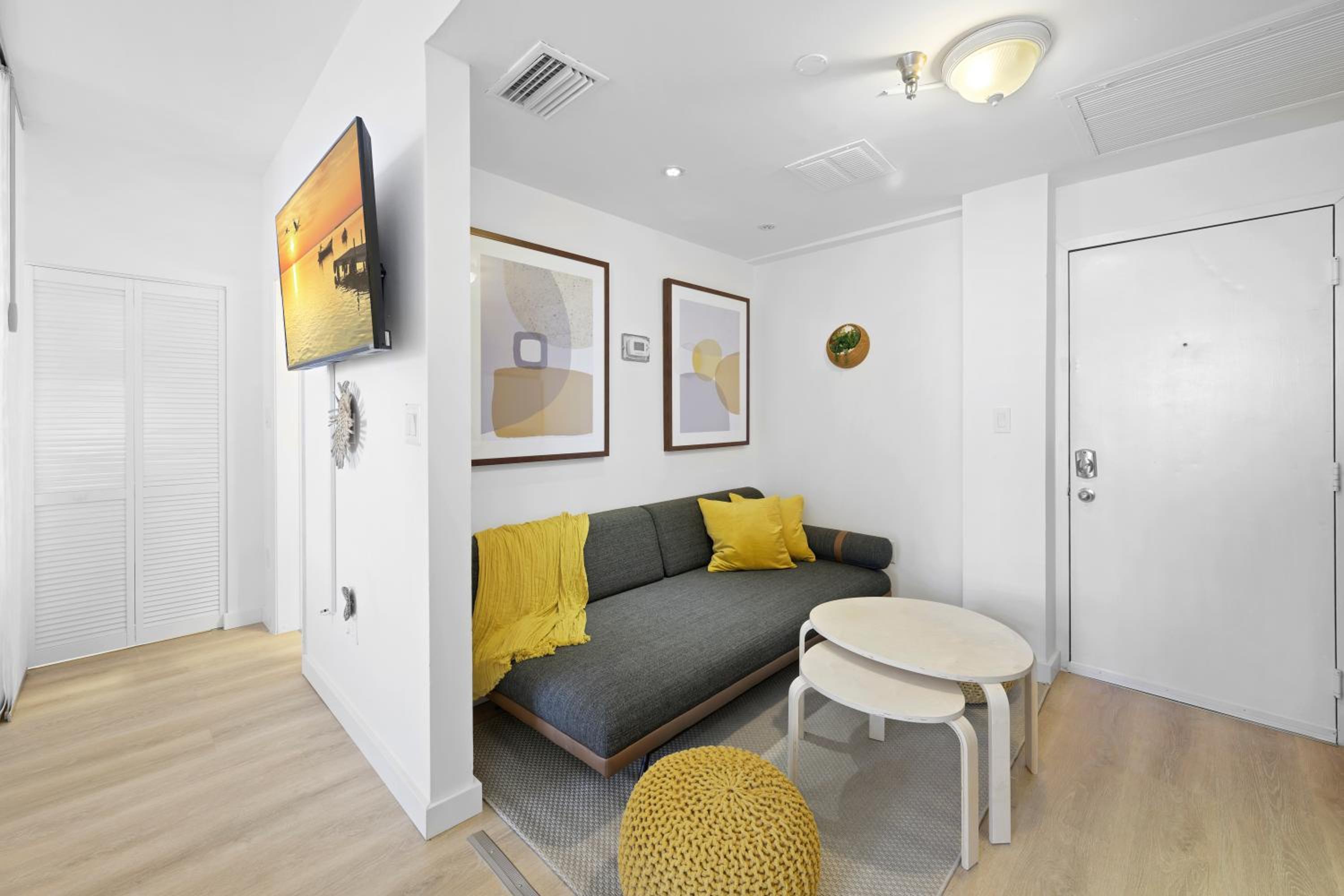 Two-Bedroom Apartment - Photo 18
