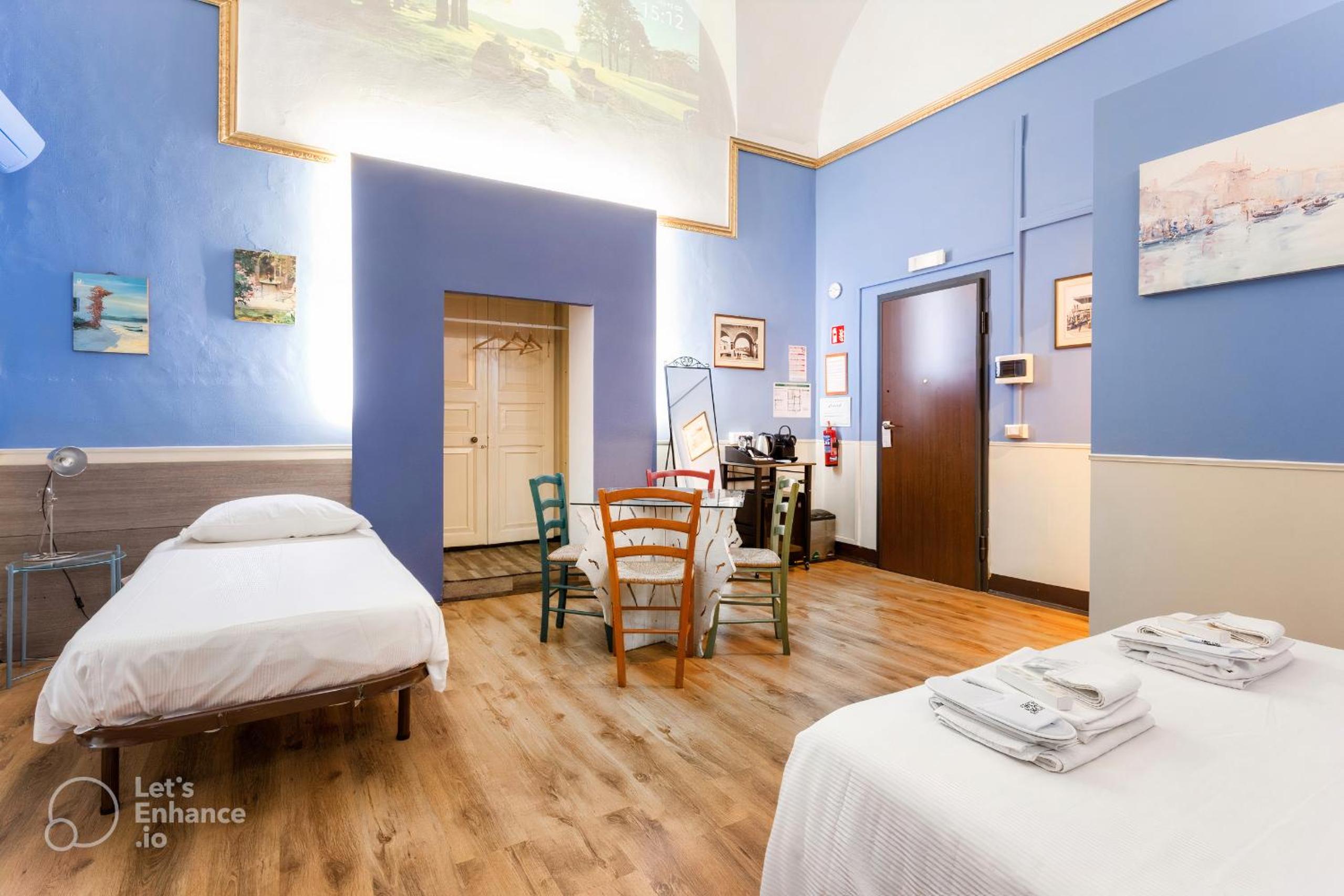 Triple Room with Private Bathroom - Photo 9
