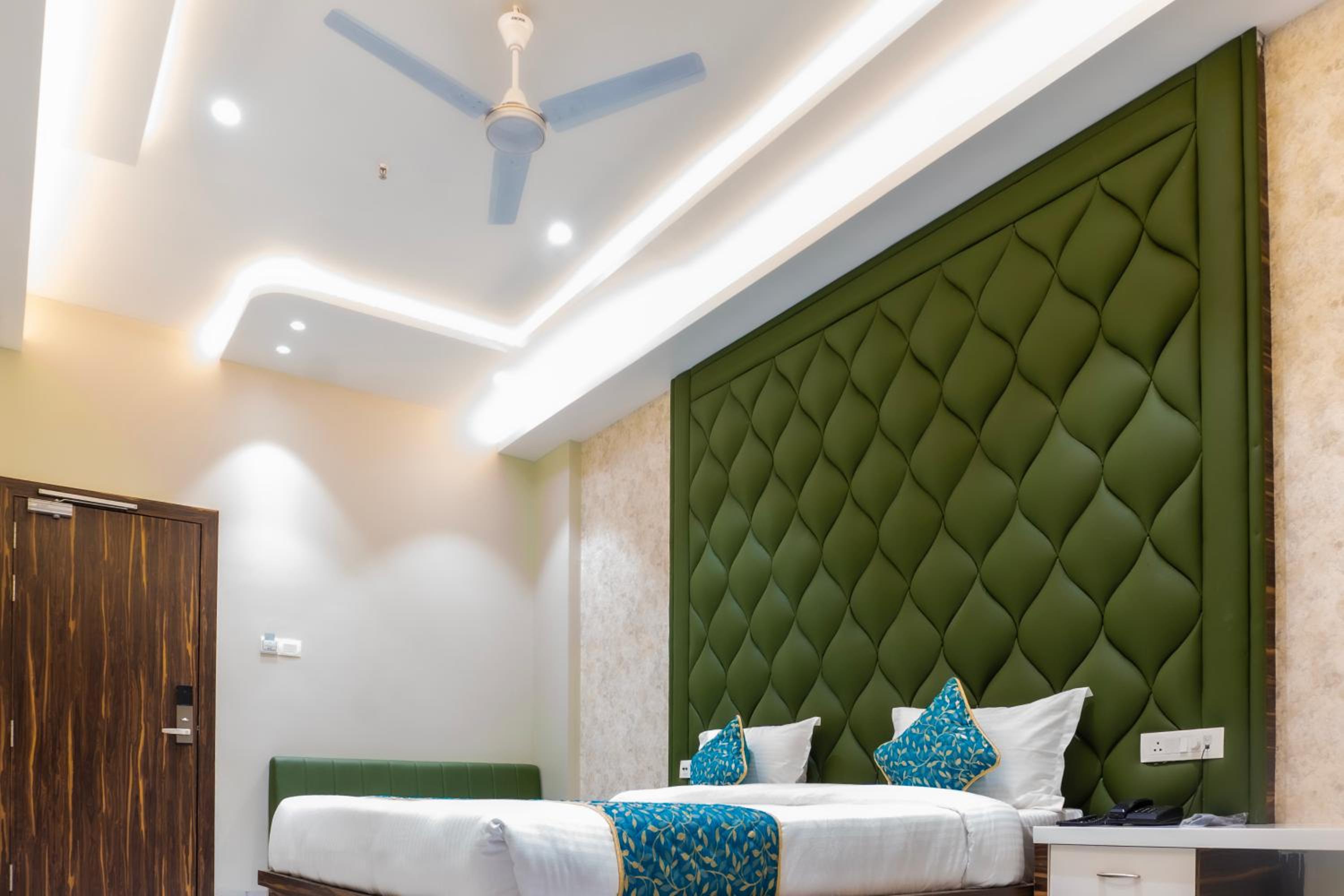 Large Double Room photo 3