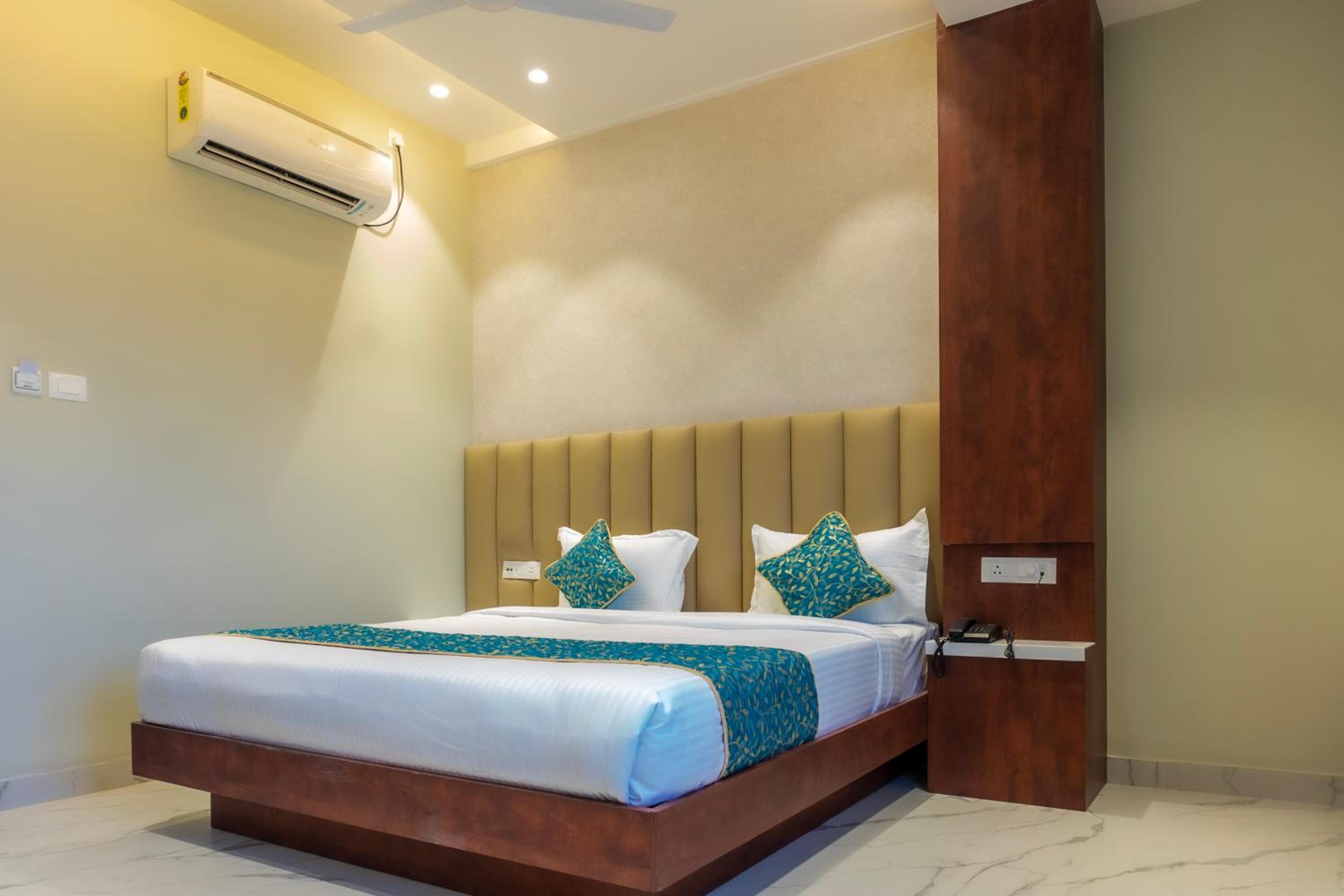 Large Double Room photo 1