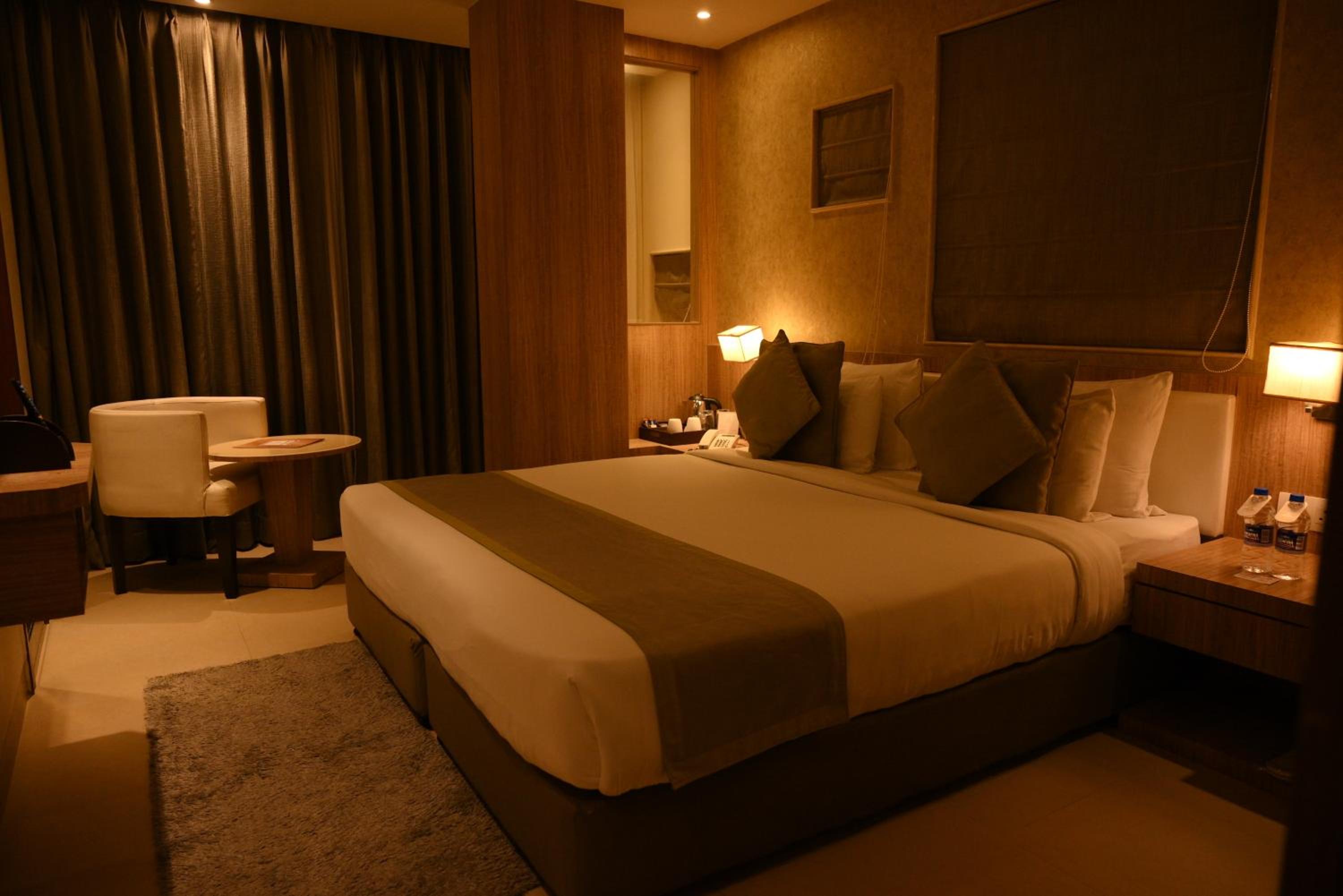 Deluxe Double Room (2 Adults + 1 Child)