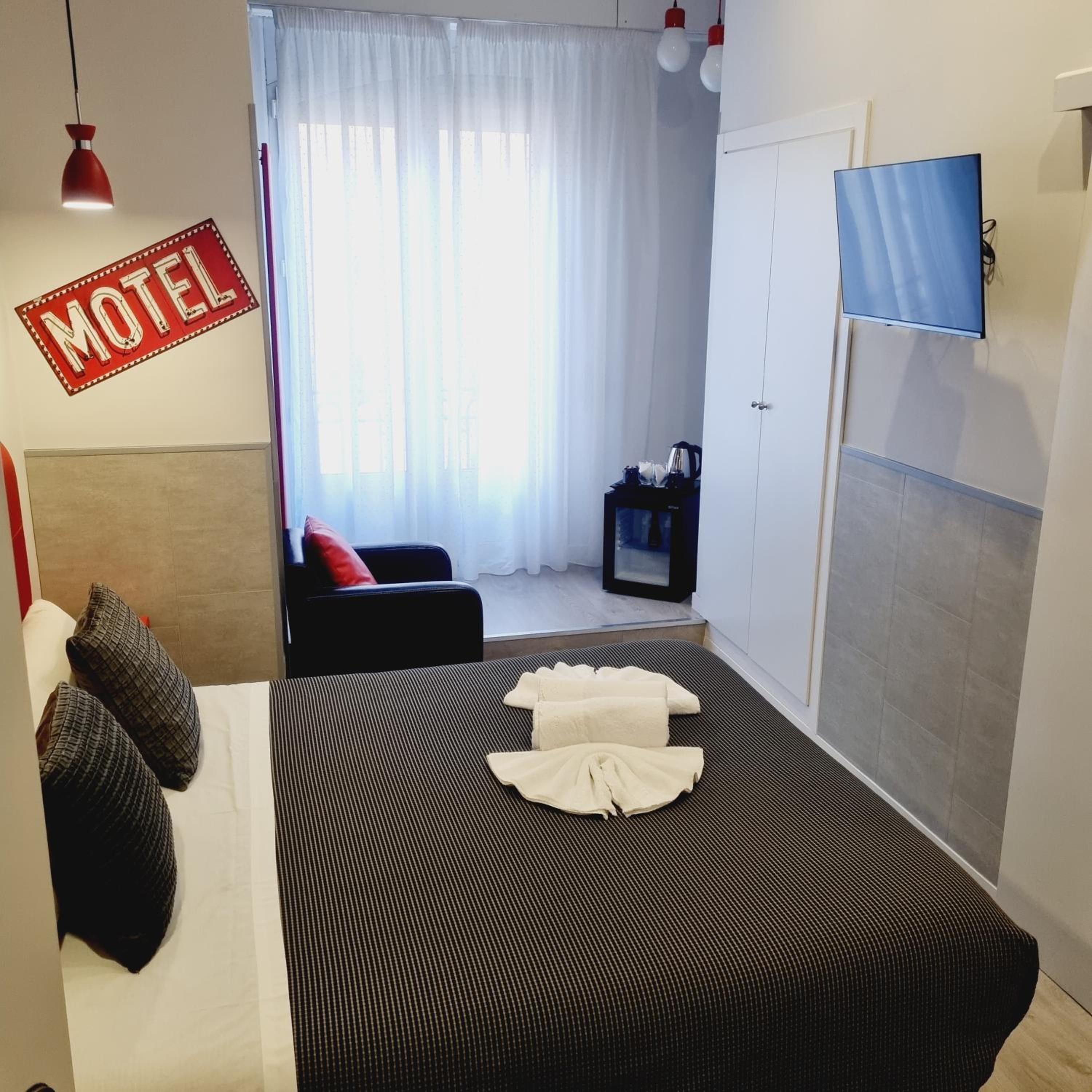 Double Room - Photo 8