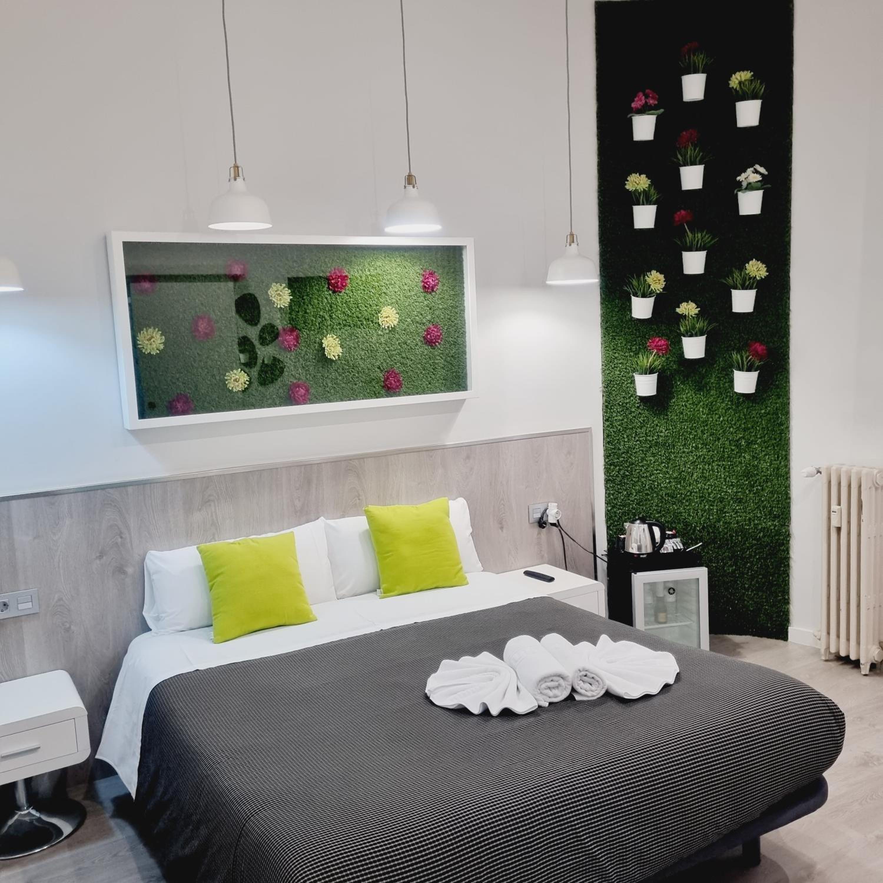 Double Room - Photo 12