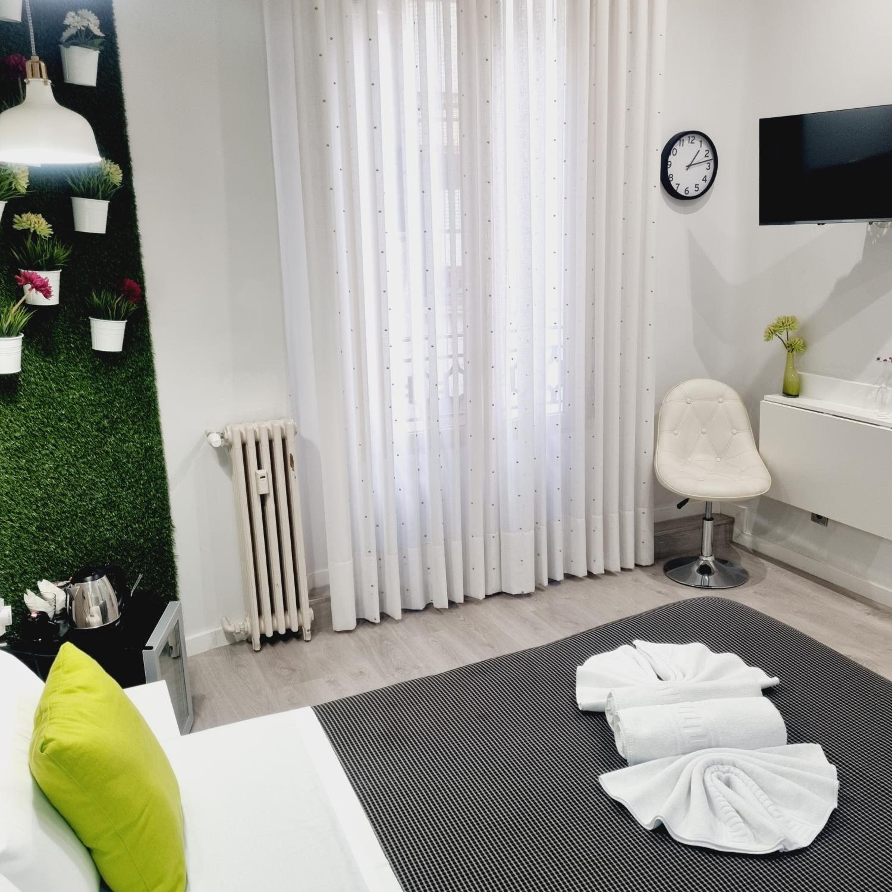 Double Room - Photo 11