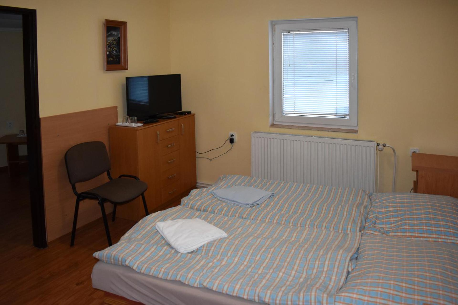 Quadruple Room with Private Bathroom photo 1