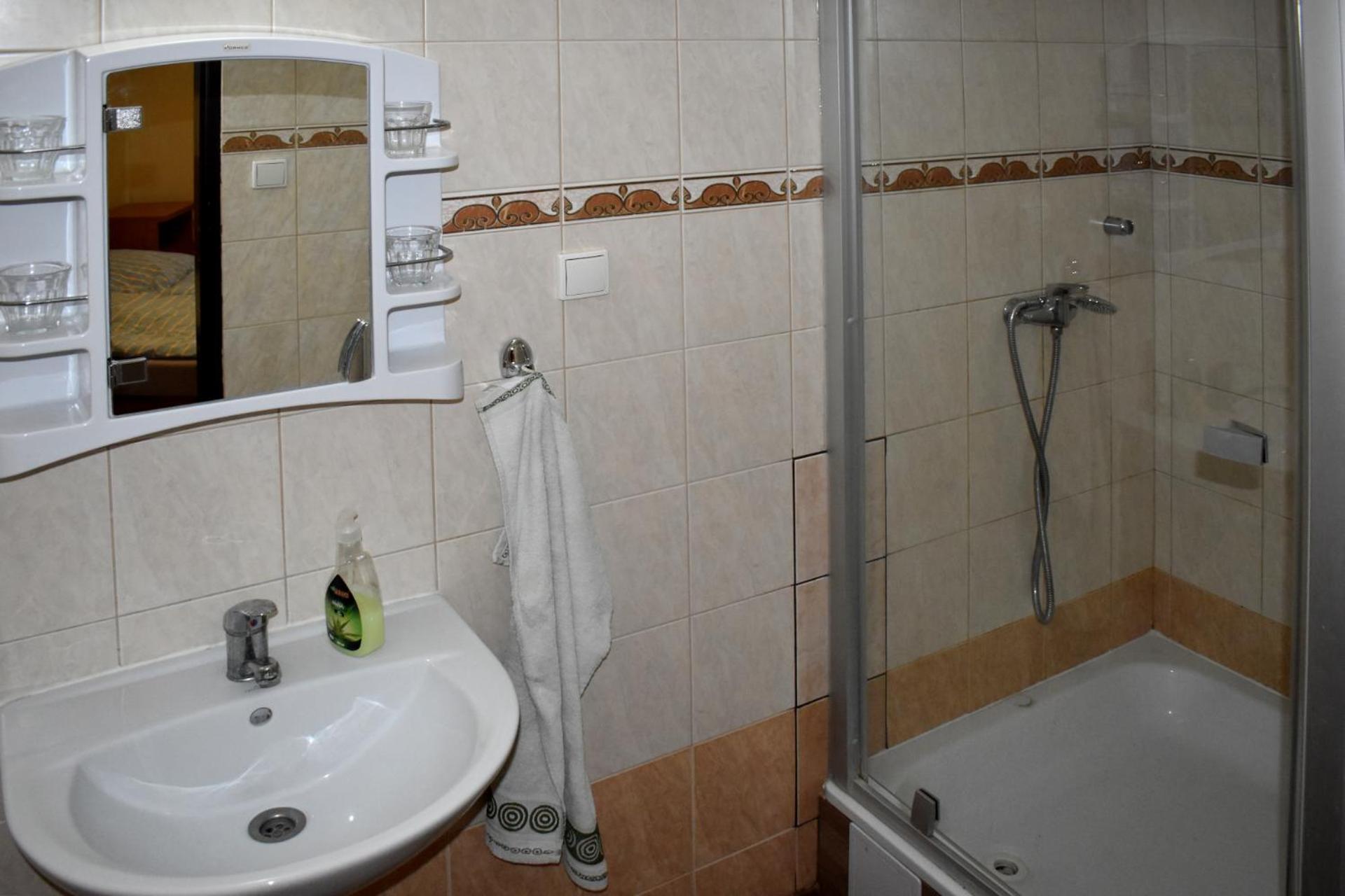 Quadruple Room with Private Bathroom photo 3