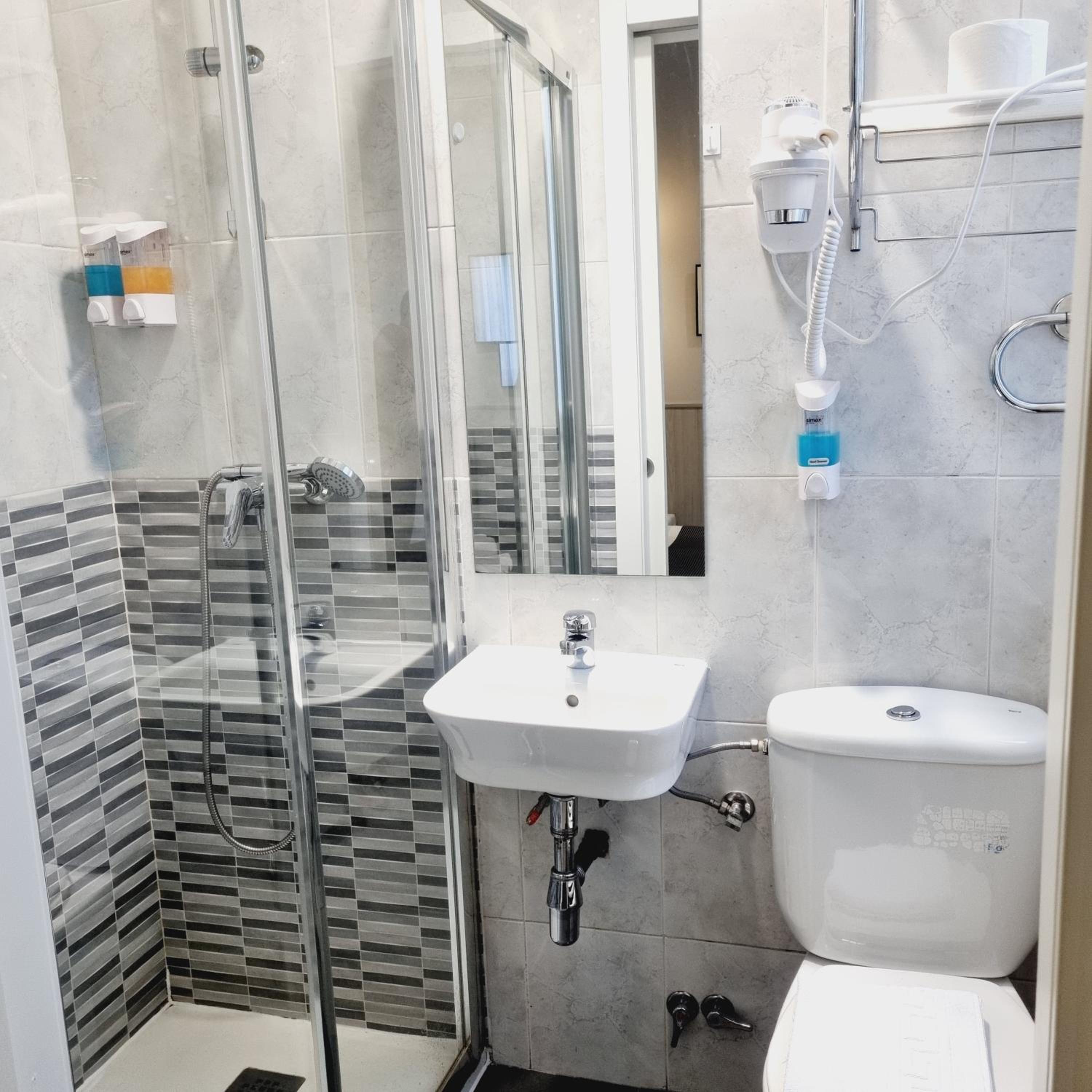 Double Room - Photo 26