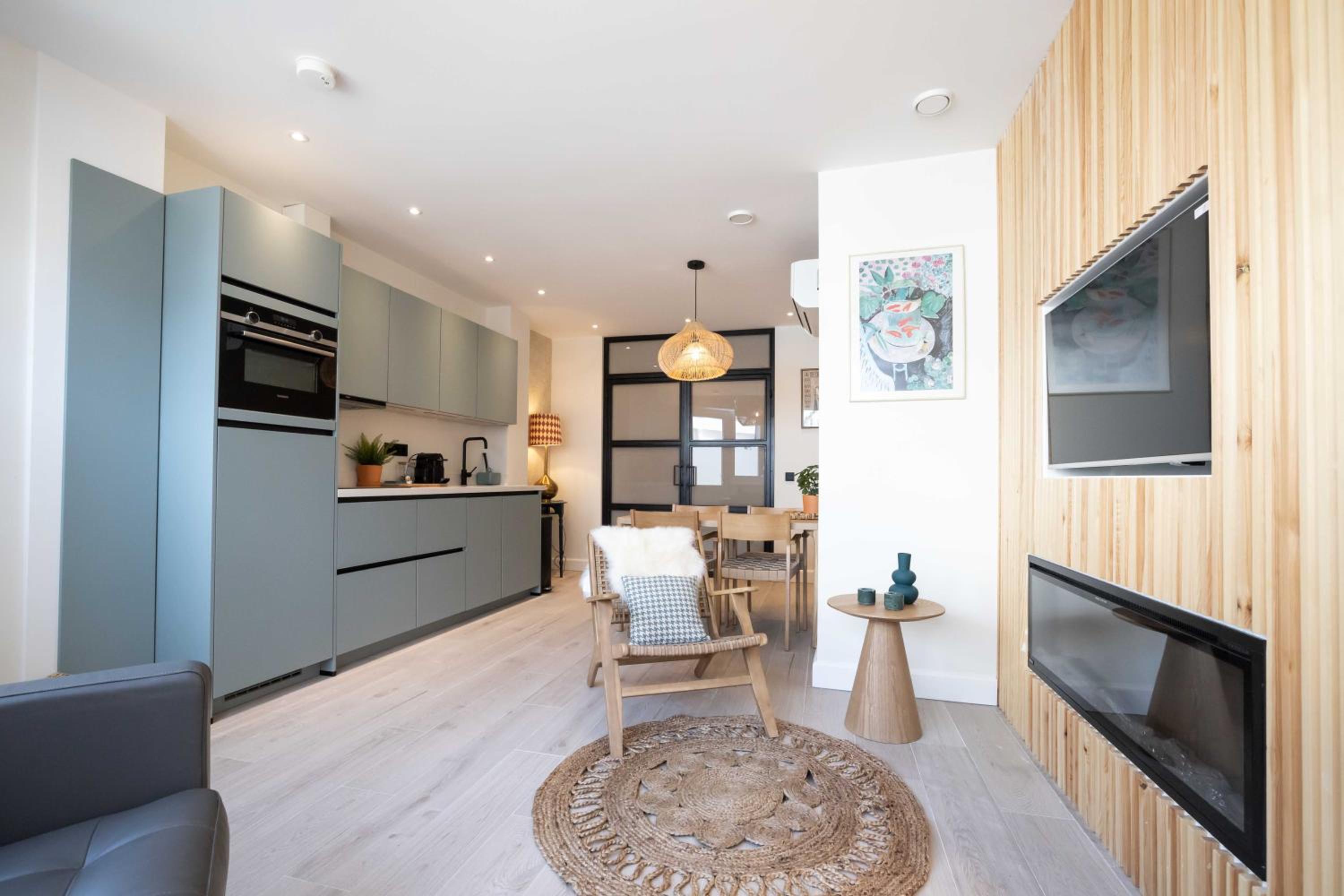 Deluxe Apartment