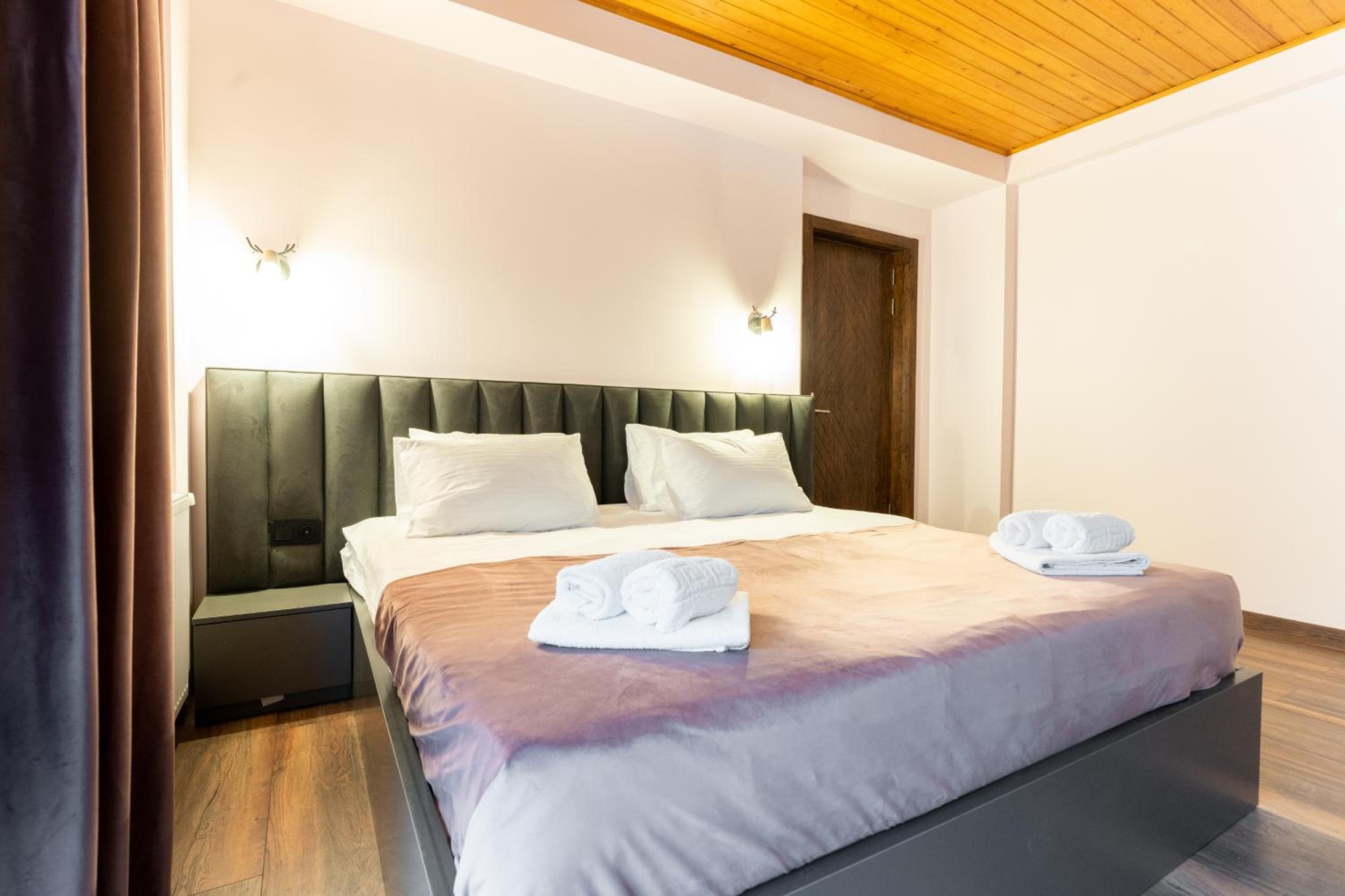 Deluxe Double Room with Balcony photo 3